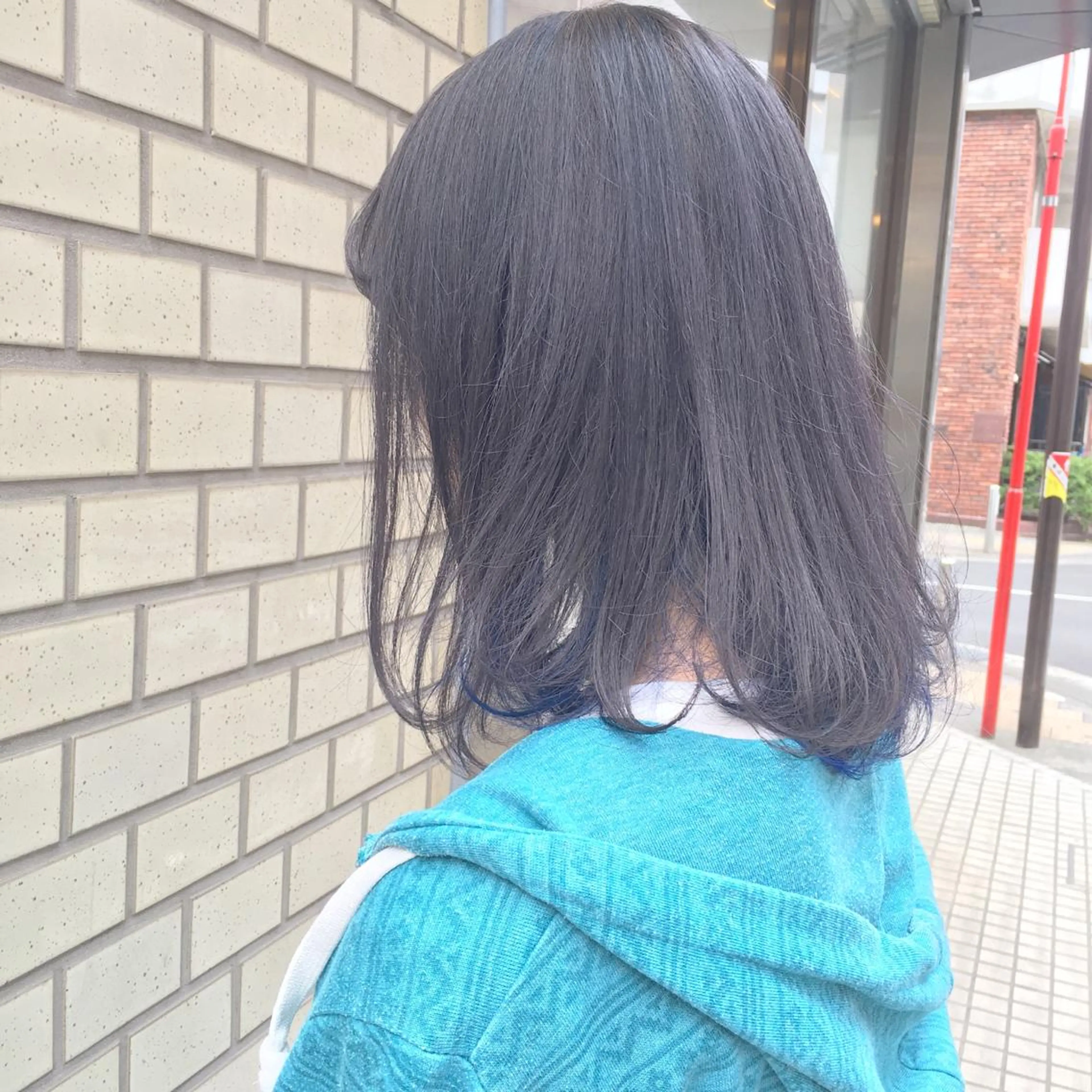 ミディアム カラー パーマ ヘアアレンジ ブルーカラー ハイトーン特化🤍 浦住のヘアスタイル