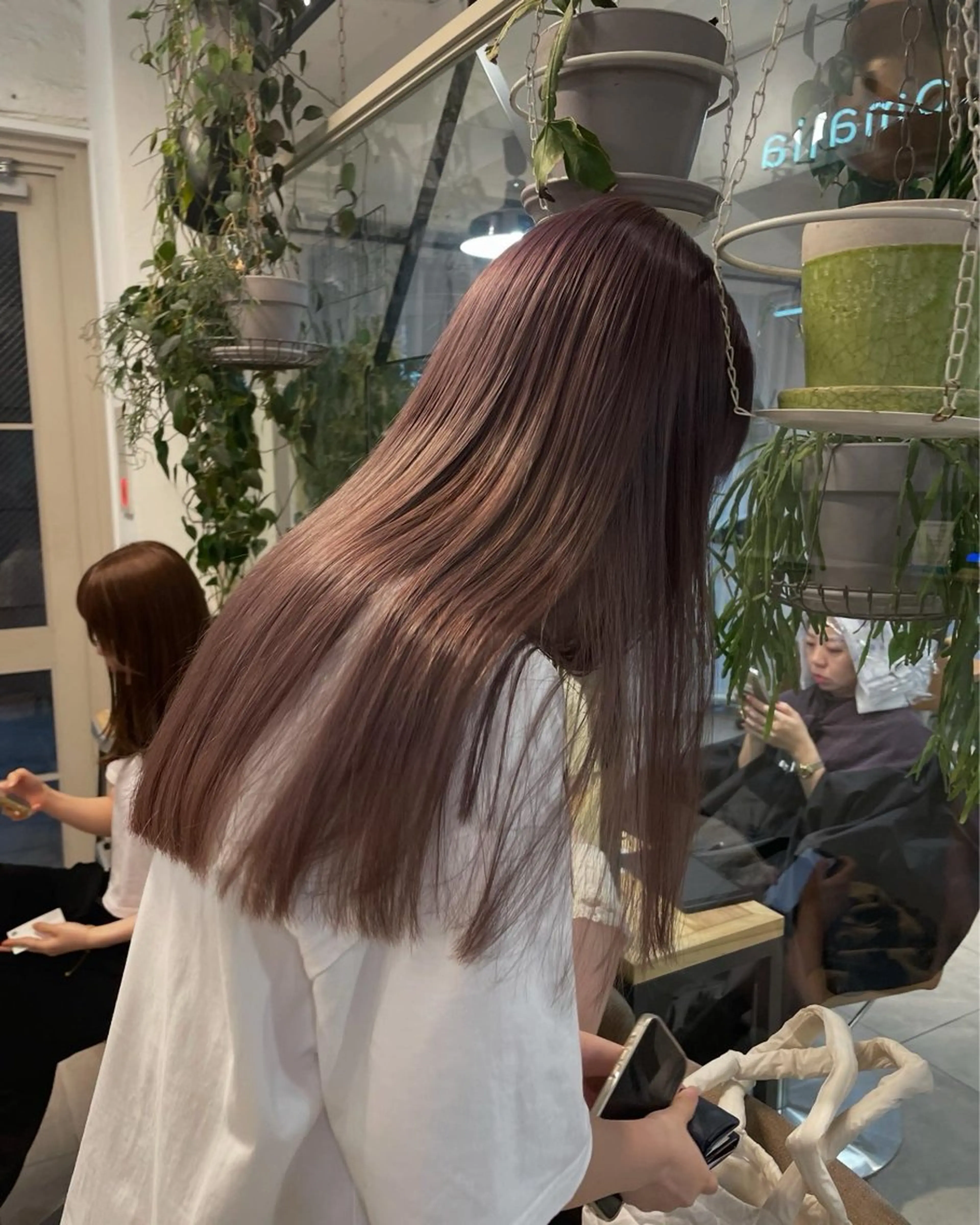 ロング カラー ミルクティー× グレージュMOMOのヘアスタイル