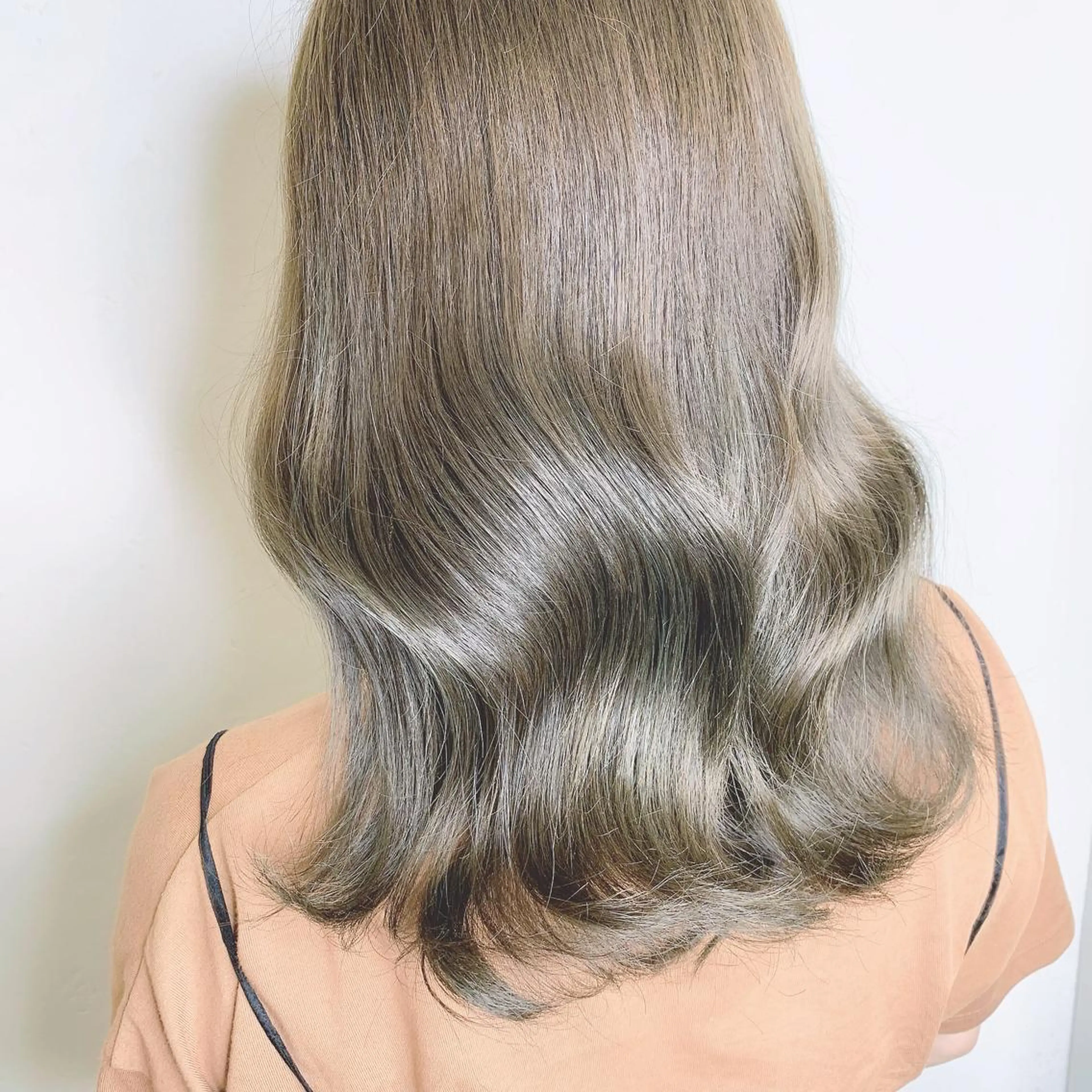 ミディアム カラー ブリーチ ケアブリーチ ダブルカラー ハイライトカラー イルミナカラー オリーブカラー 特化　　kaiのヘアスタイル