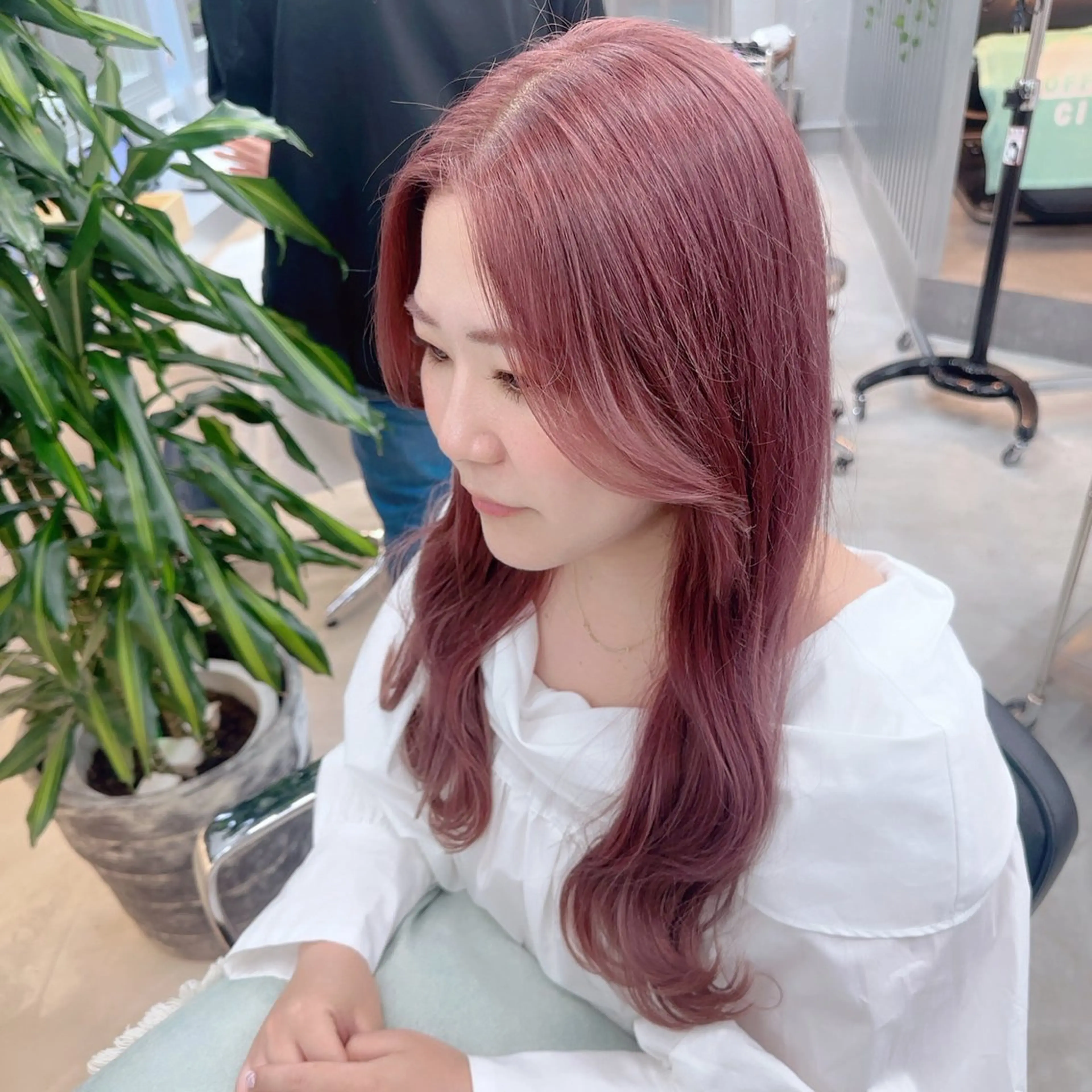 ロング カラー 岡野 静華のヘアスタイル