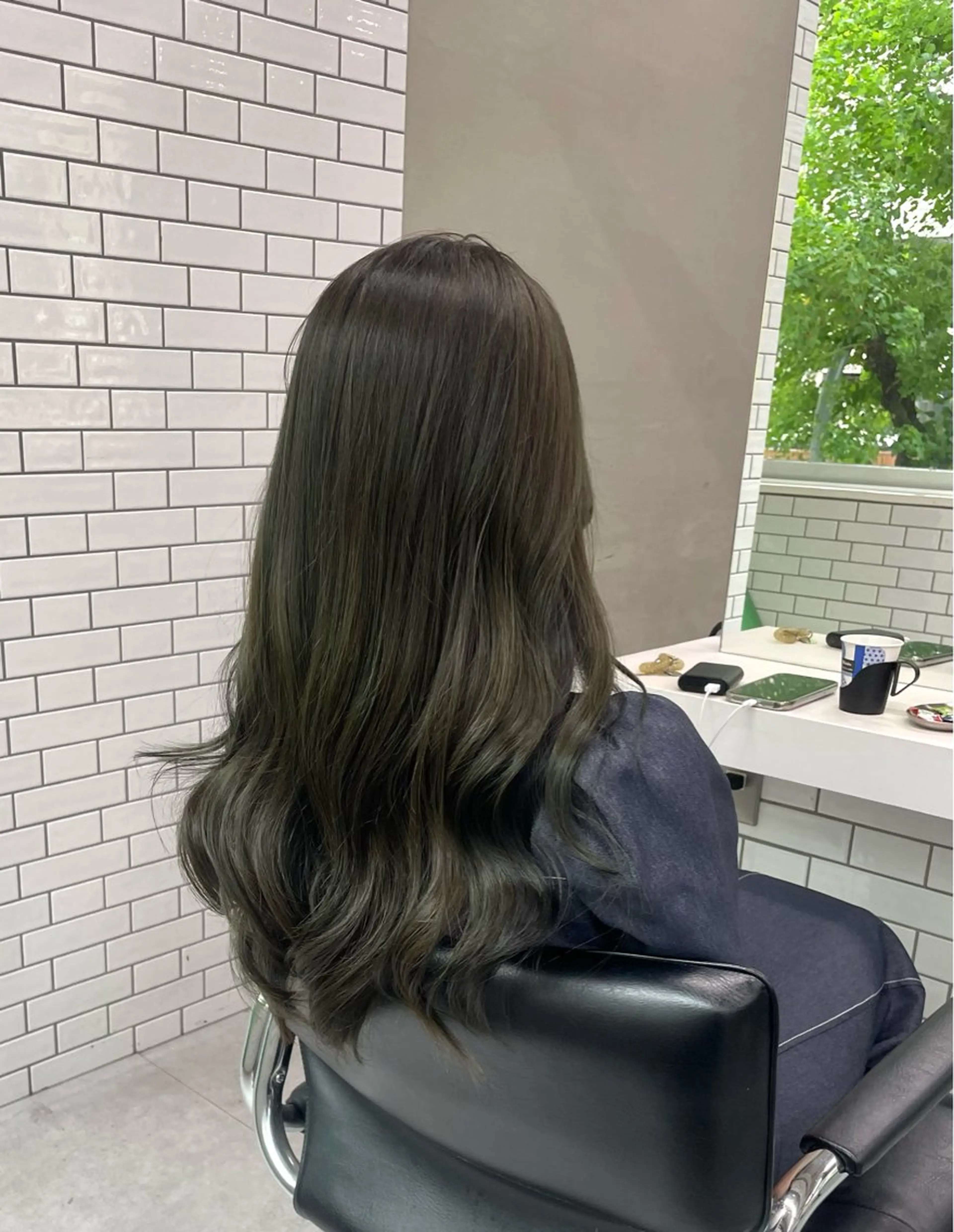 セミロング カラー ベージュカラー オリーブカラー カット ヘアカラー トリートメント 透け感カラー✂️ yuuのヘアスタイル