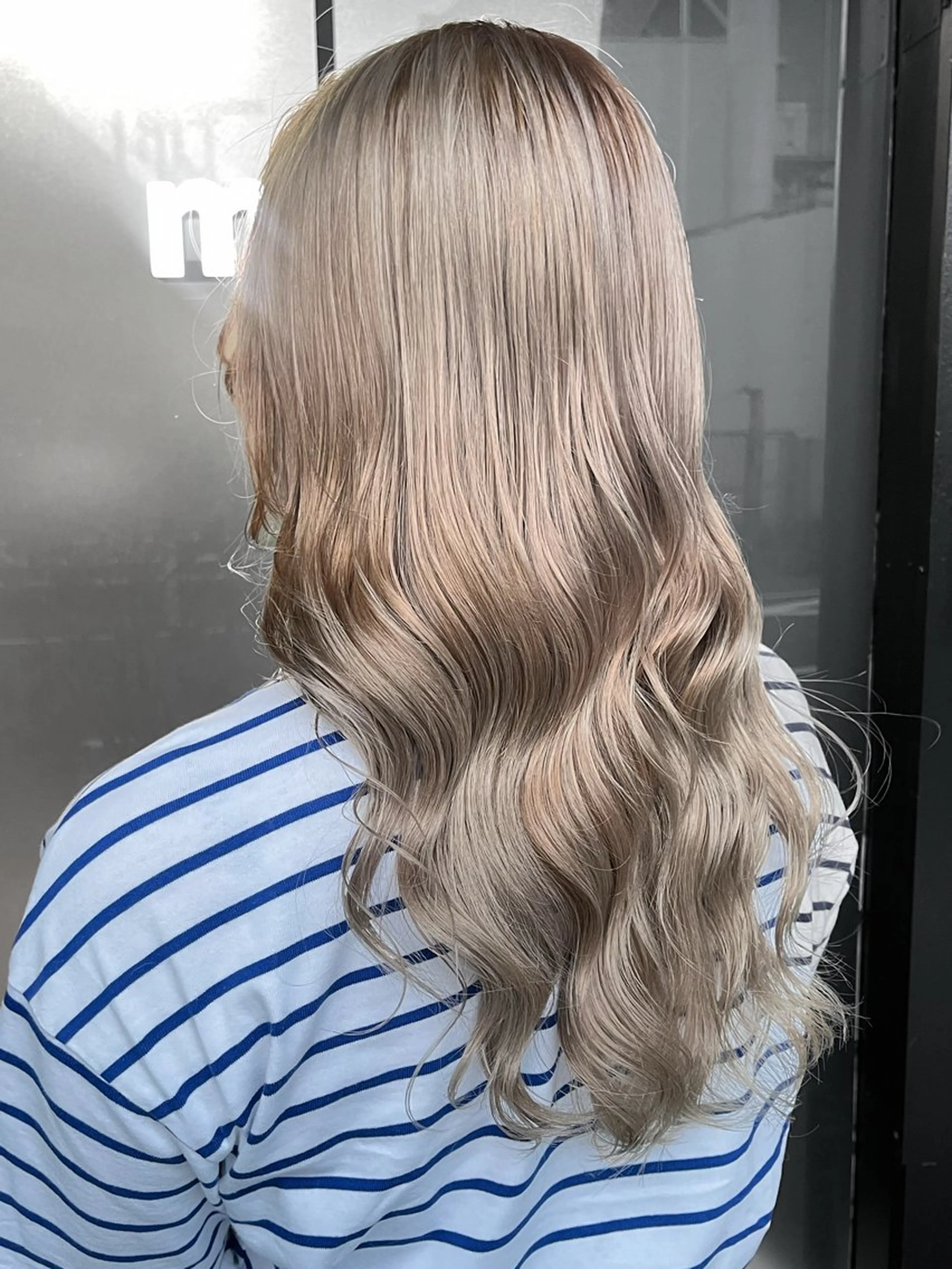 ロング カラー ベージュカラー ブリーチ 透明感カラー ハイトーンカラー カット ヘアカラー トリートメント ハイトーン/韓国風/ 艶髪/吉祥寺のヘアスタイル