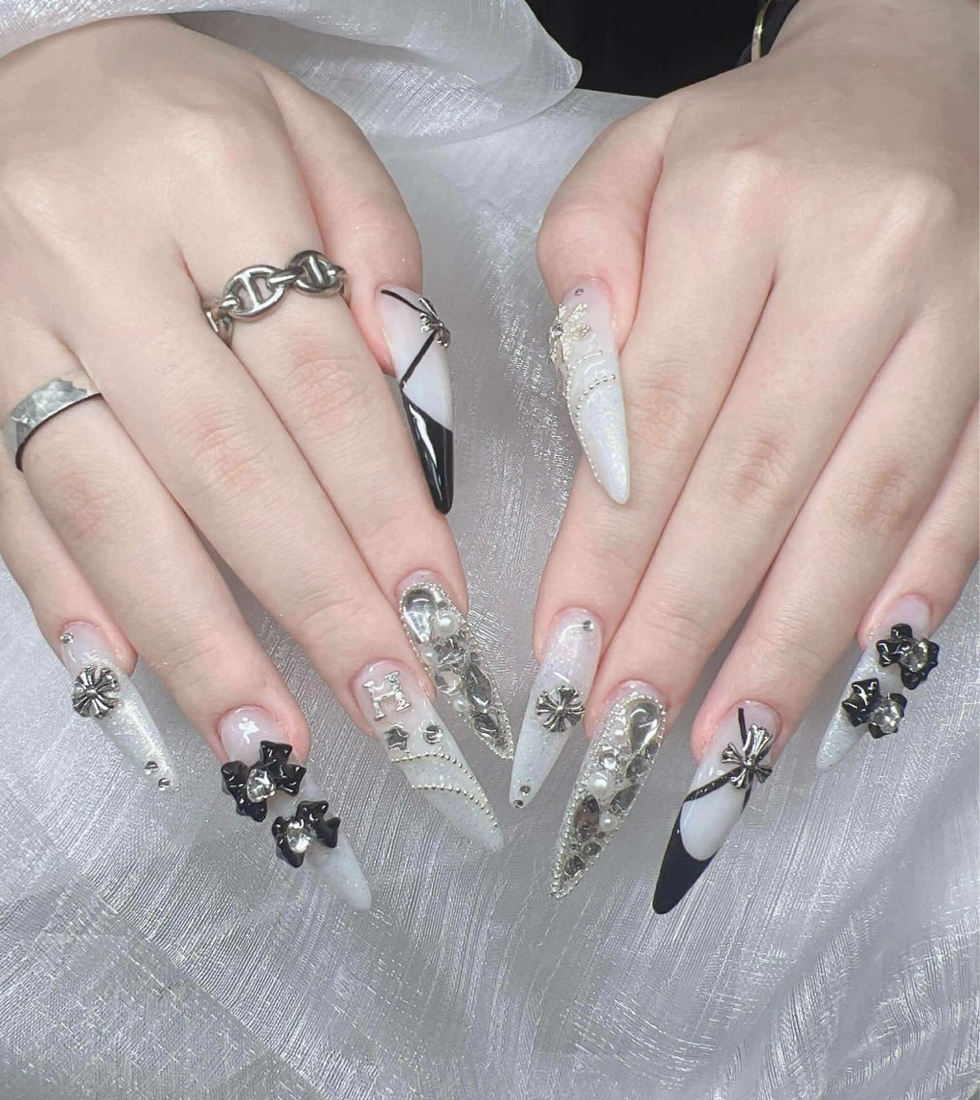 ネイル 長さ出し グラデーション 卒業式 キラキラネイル マグネットネイル ハンドネイル Lee Nailsのネイルデザイン