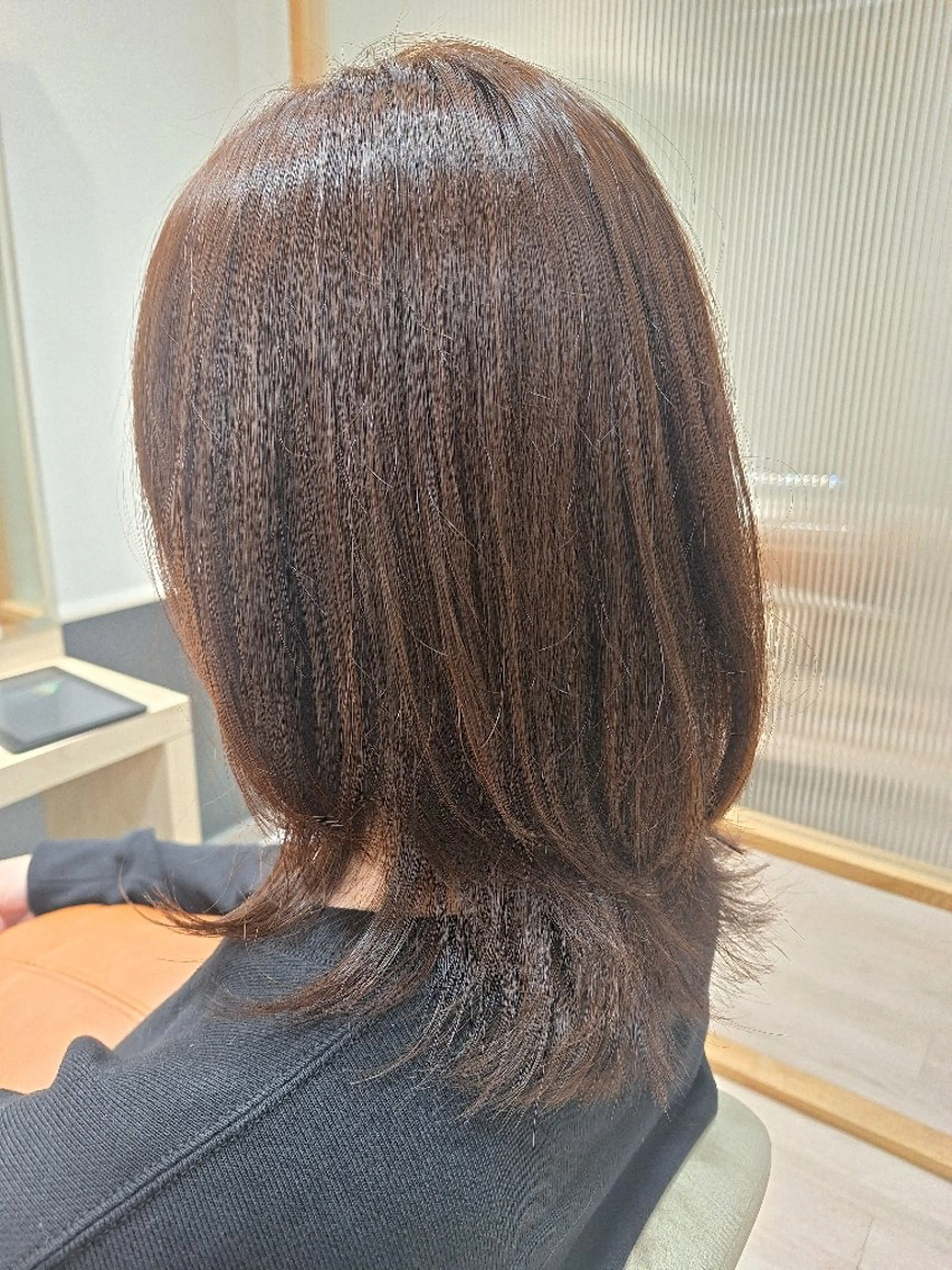 ミディアム 外ハネヘア カット ヘアカラー トリートメント 山田 一貴のヘアスタイル