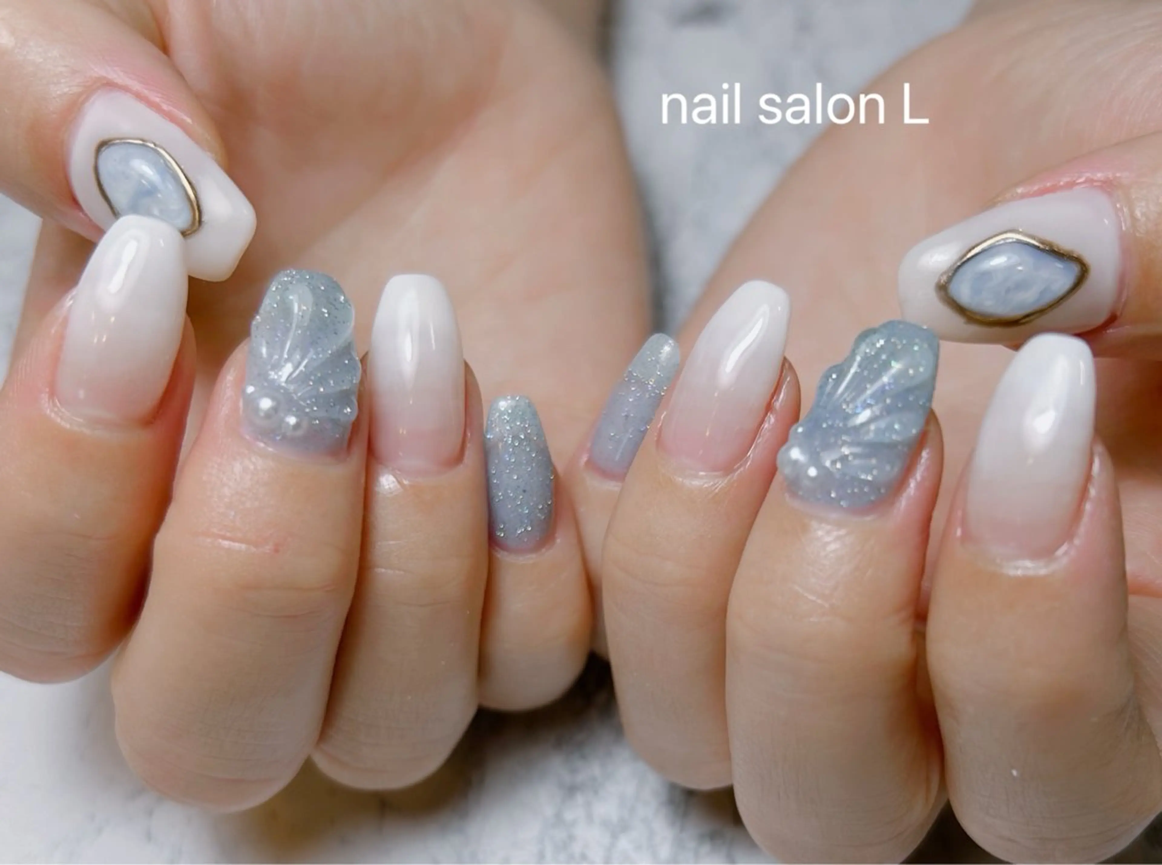 ネイル アートネイル クリアネイル グラデーション ぷっくりネイル ホワイト ハンドネイル 吉川市 ネイルサロンLのネイルデザイン