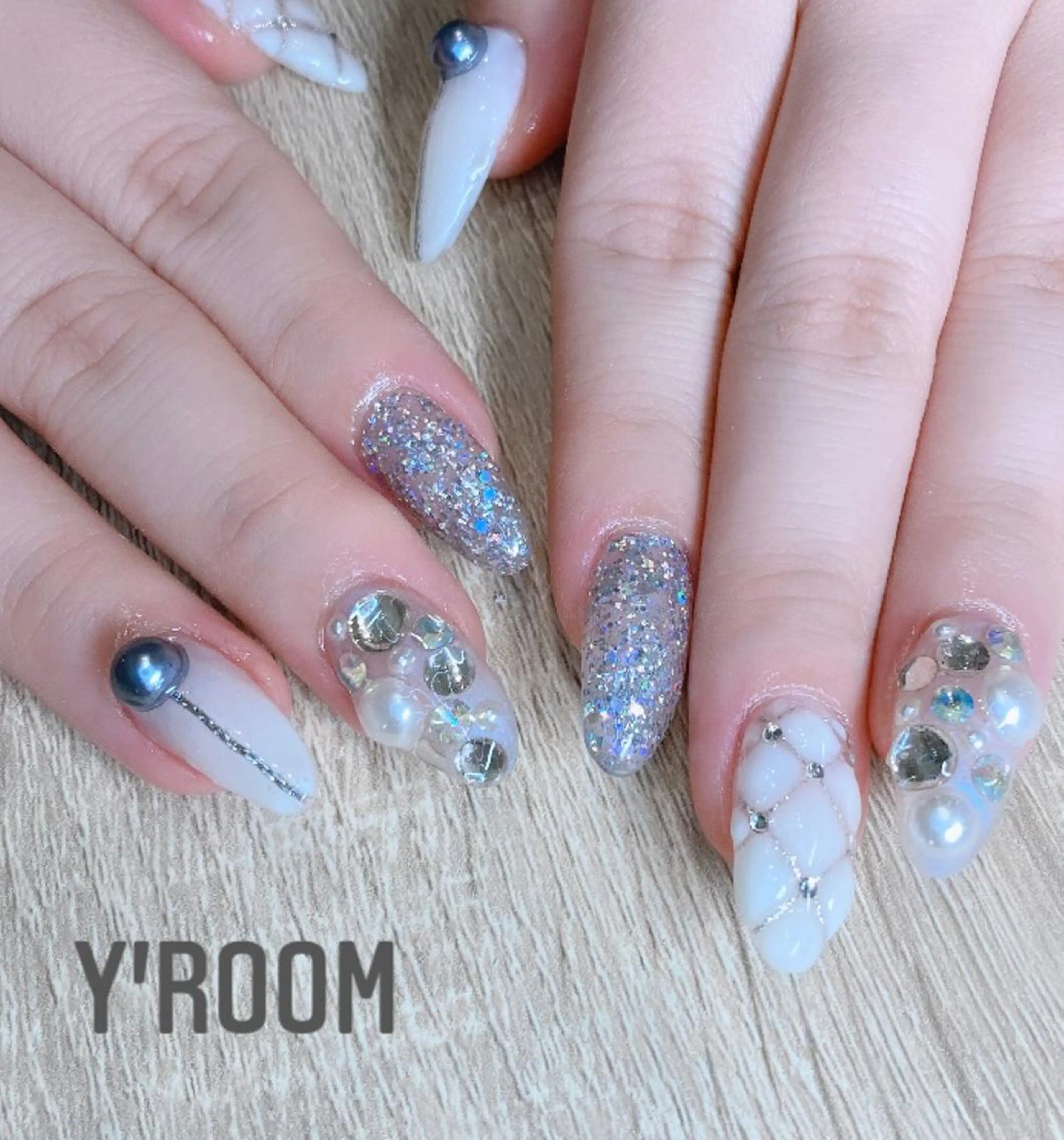 ネイル オーロラネイル フラッシュネイル ジェルネイル 氷ネイル・うるうるネイル マグネットネイル YUKA （ネイリスト）のネイルデザイン