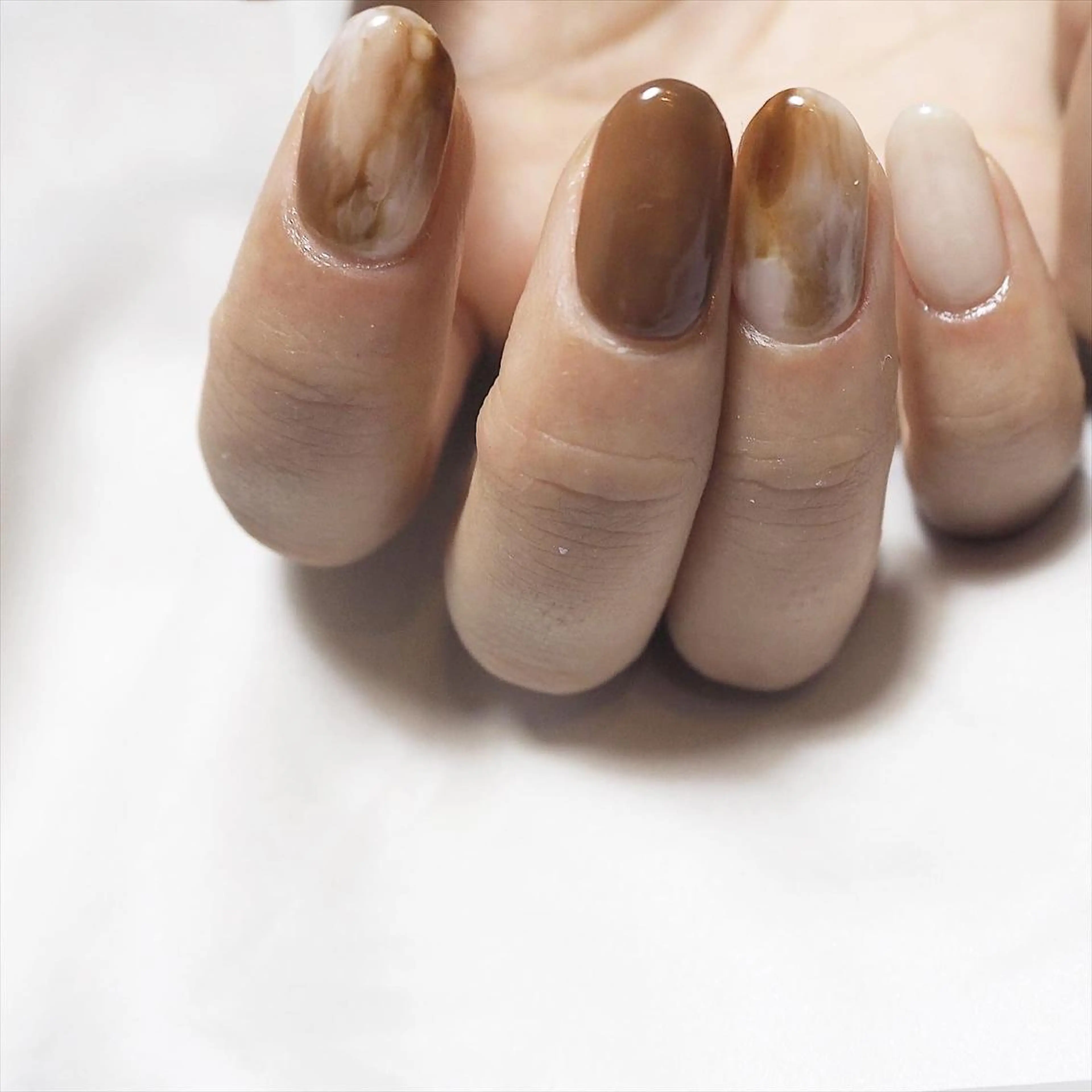 ネイル ブラウン ニュアンスネイル セキグチ guttinailのネイルデザイン