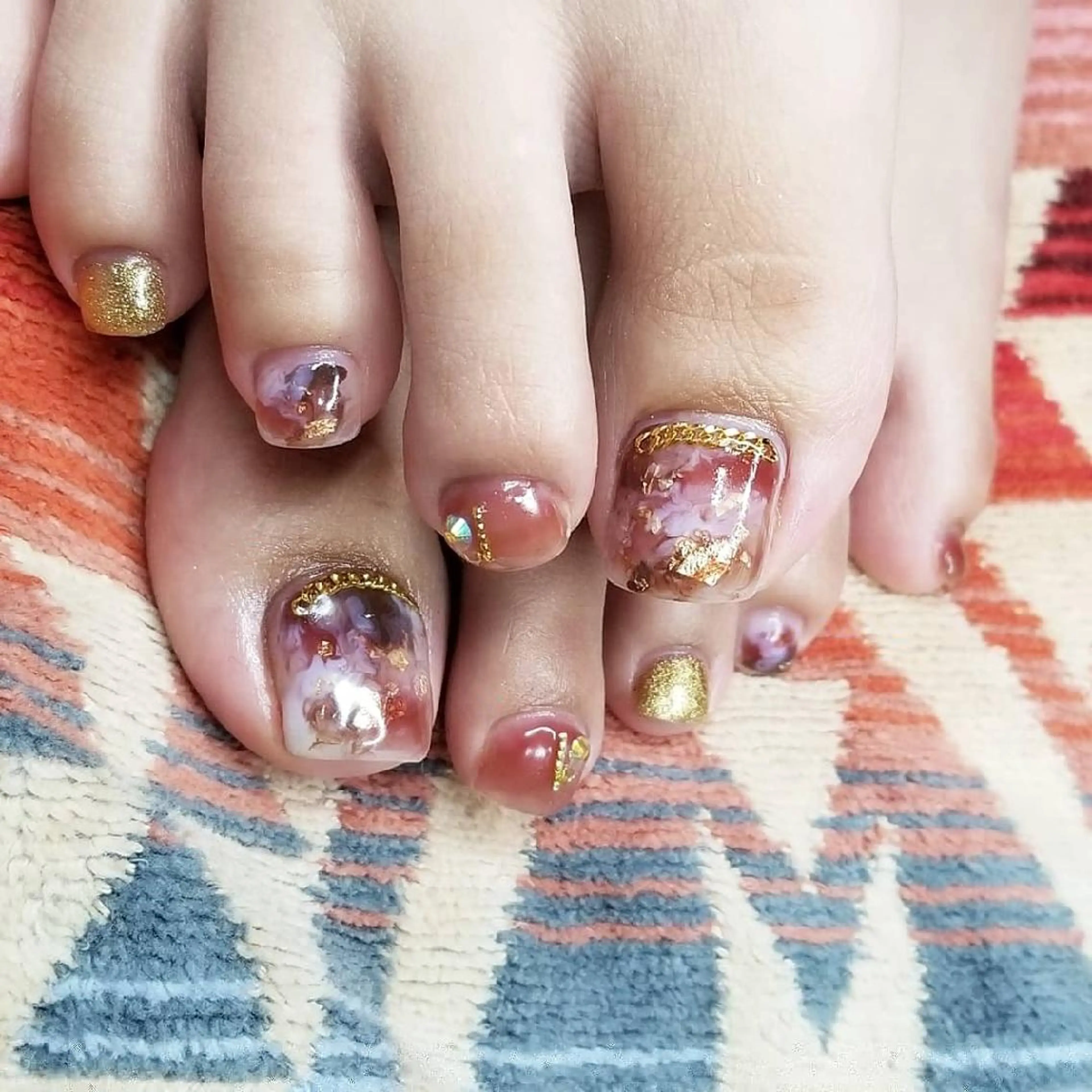 ネイル アートネイル ゴールド ラメ(グリッター) ニュアンスネイル フットネイル 個人サロン saltnailのネイルデザイン