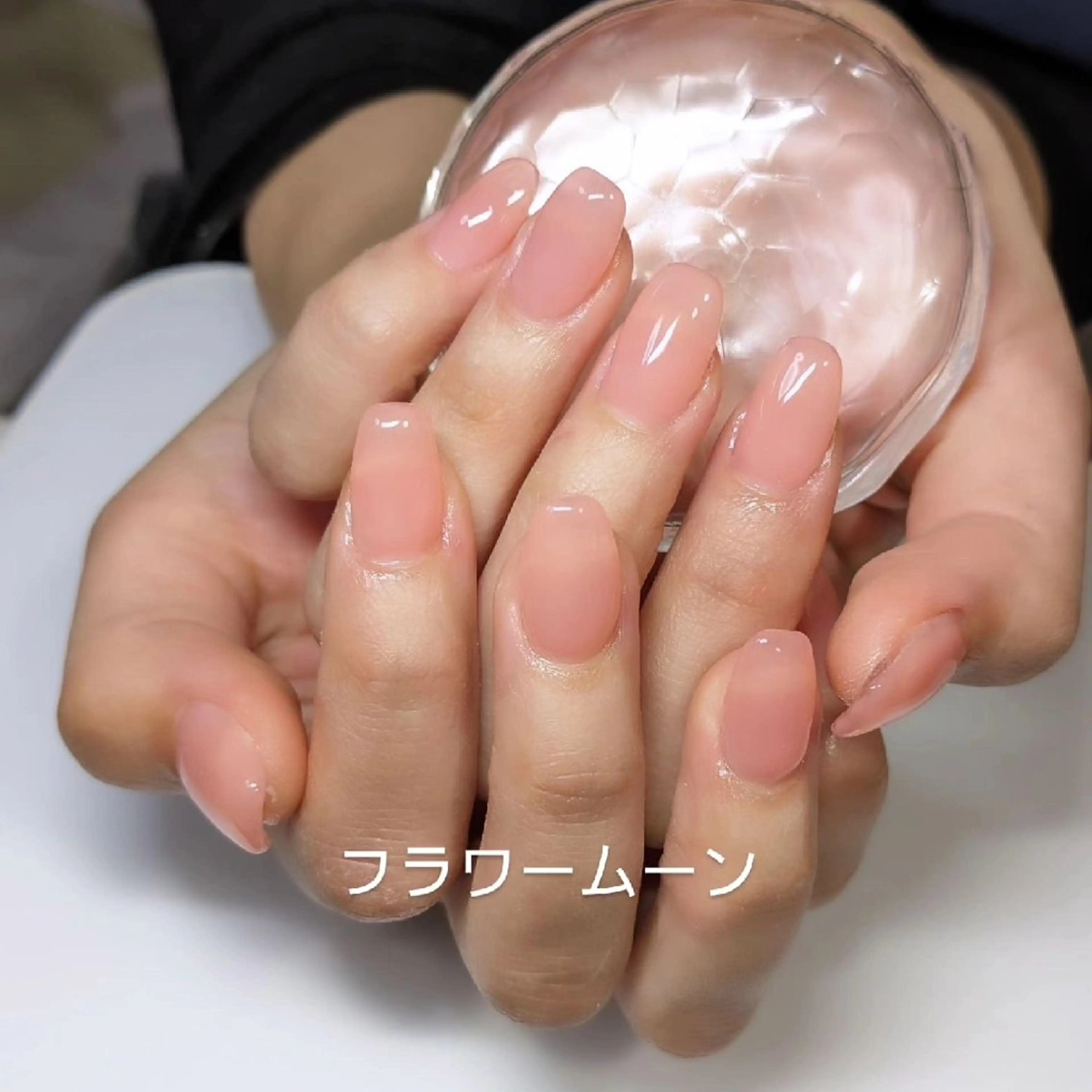 ネイル ワンカラーネイル フラワー ムーンのネイルデザイン