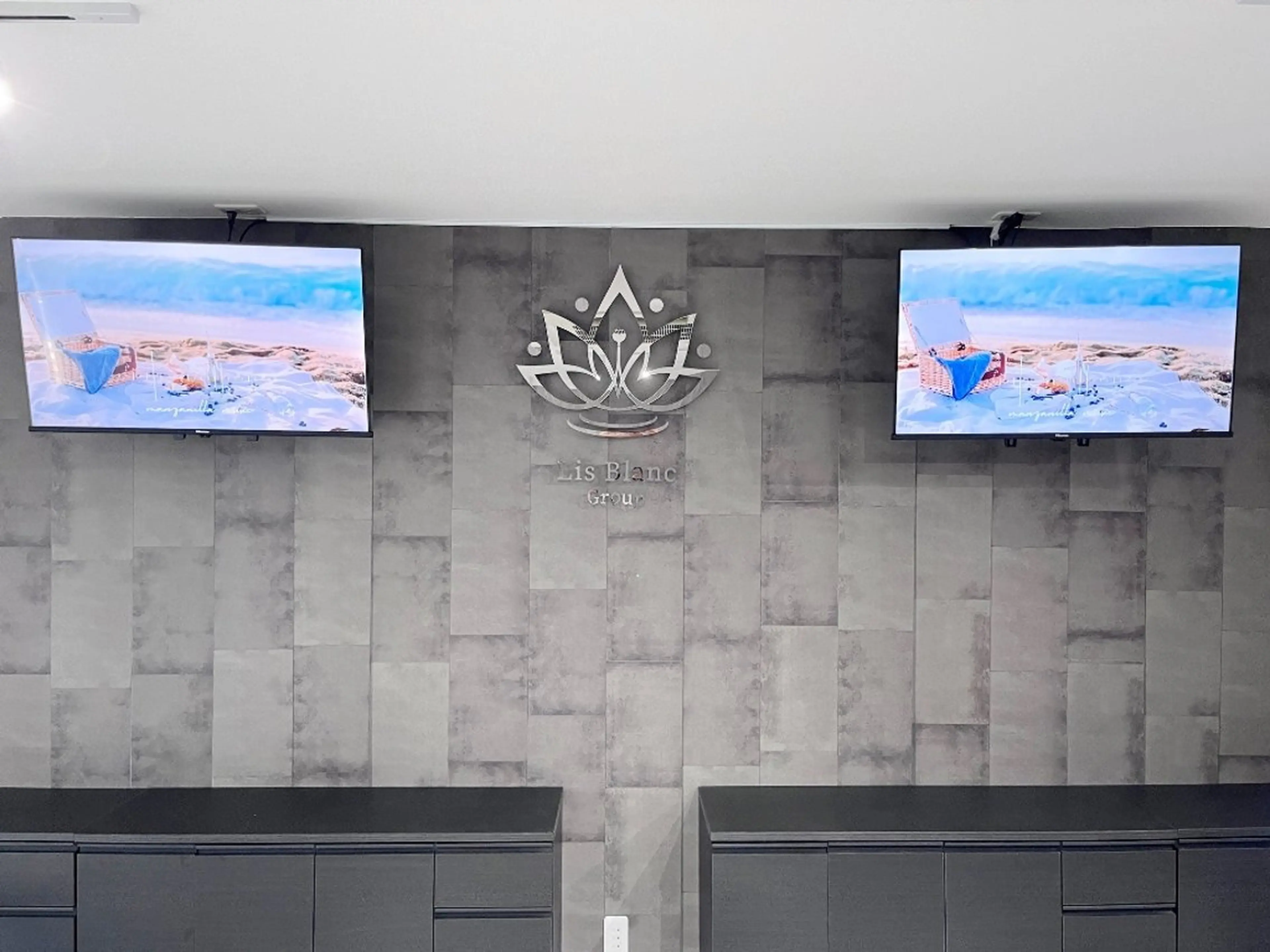 リスブラン AYUMI 🍎のネイルデザイン