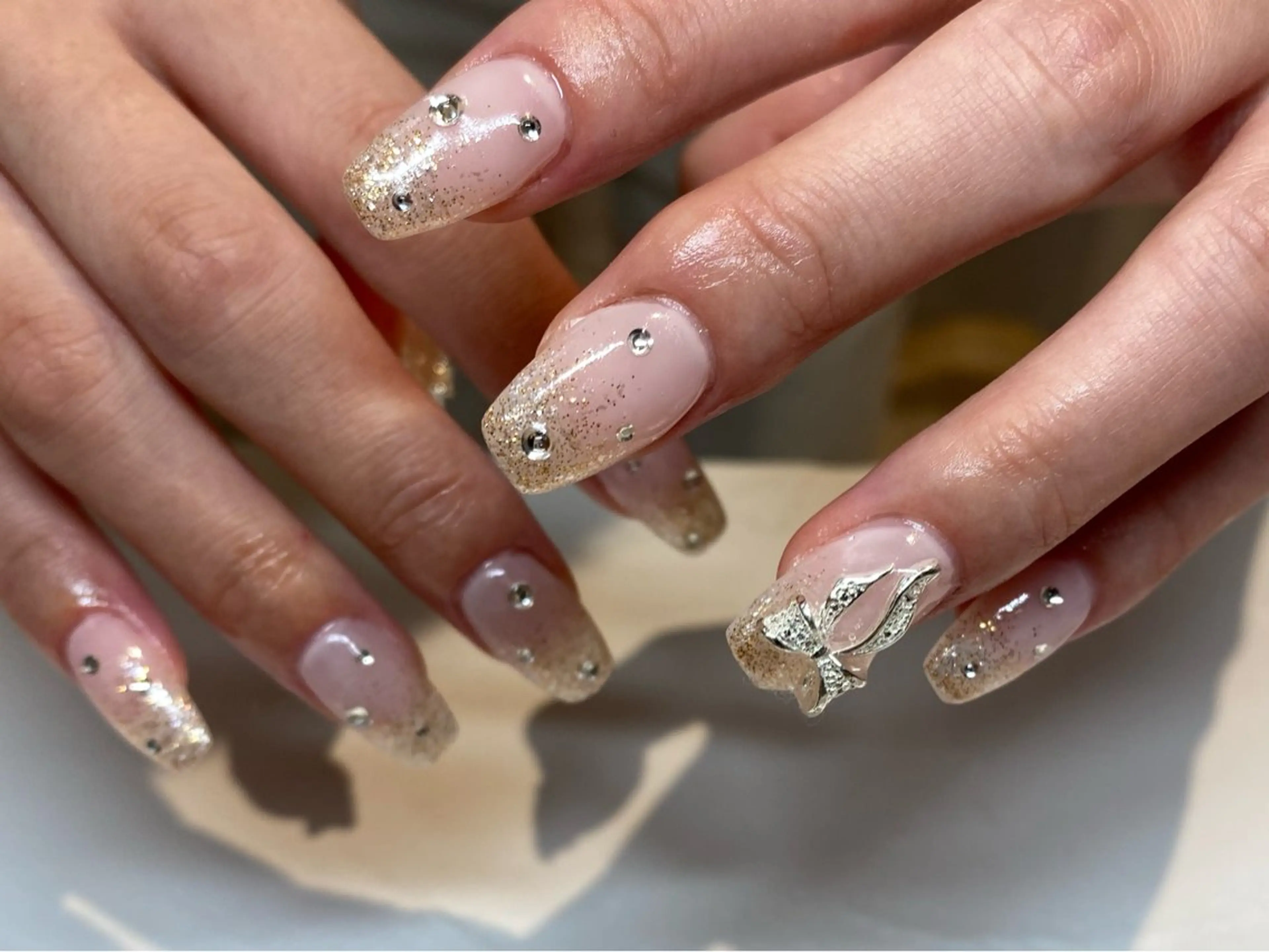 🐇𝐇𝐀𝐍𝐃ラメグラデーション🐇ベースクリア🫧オフケア込の写真