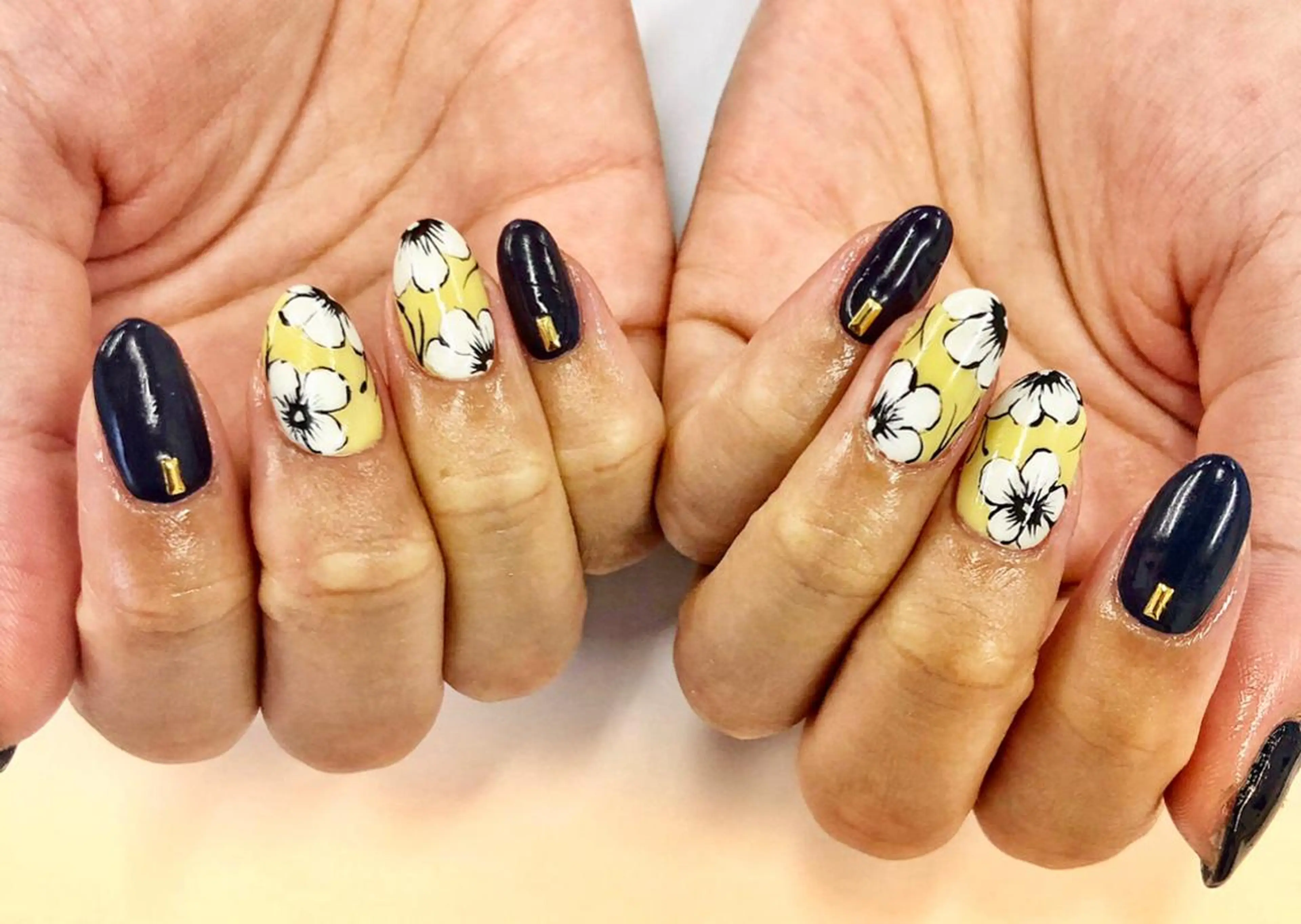 ネイル ハンドネイル フットネイル Minami 🍓のネイルデザイン