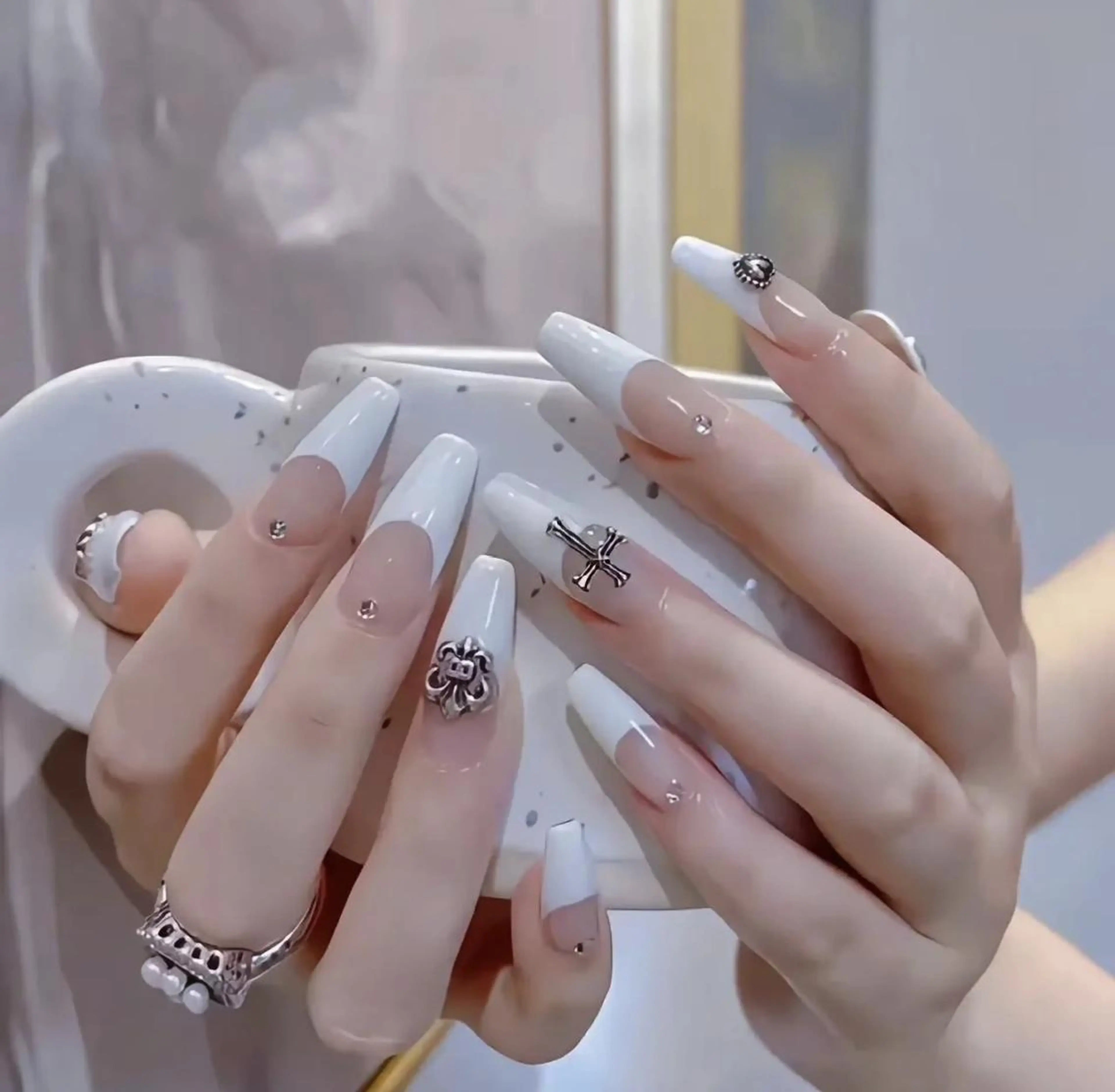 ネイル アートネイル 長さ出し ネイルチップ Queens みなみのネイルデザイン