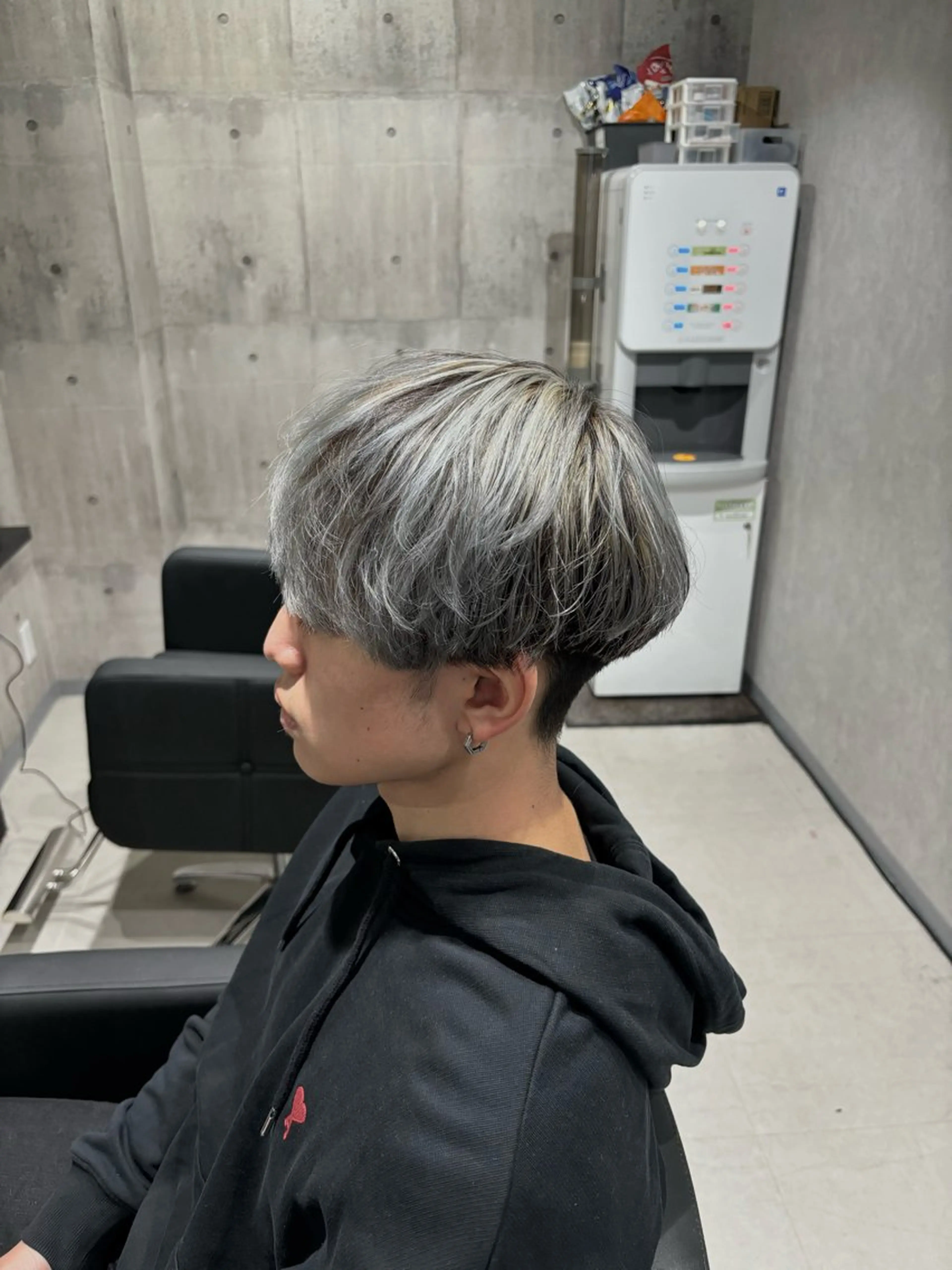 カラー メンズ シルバー ホワイトシルバー ヘアカラー _white【京橋店】所属・_WHITE / KENTOのヘアスタイル