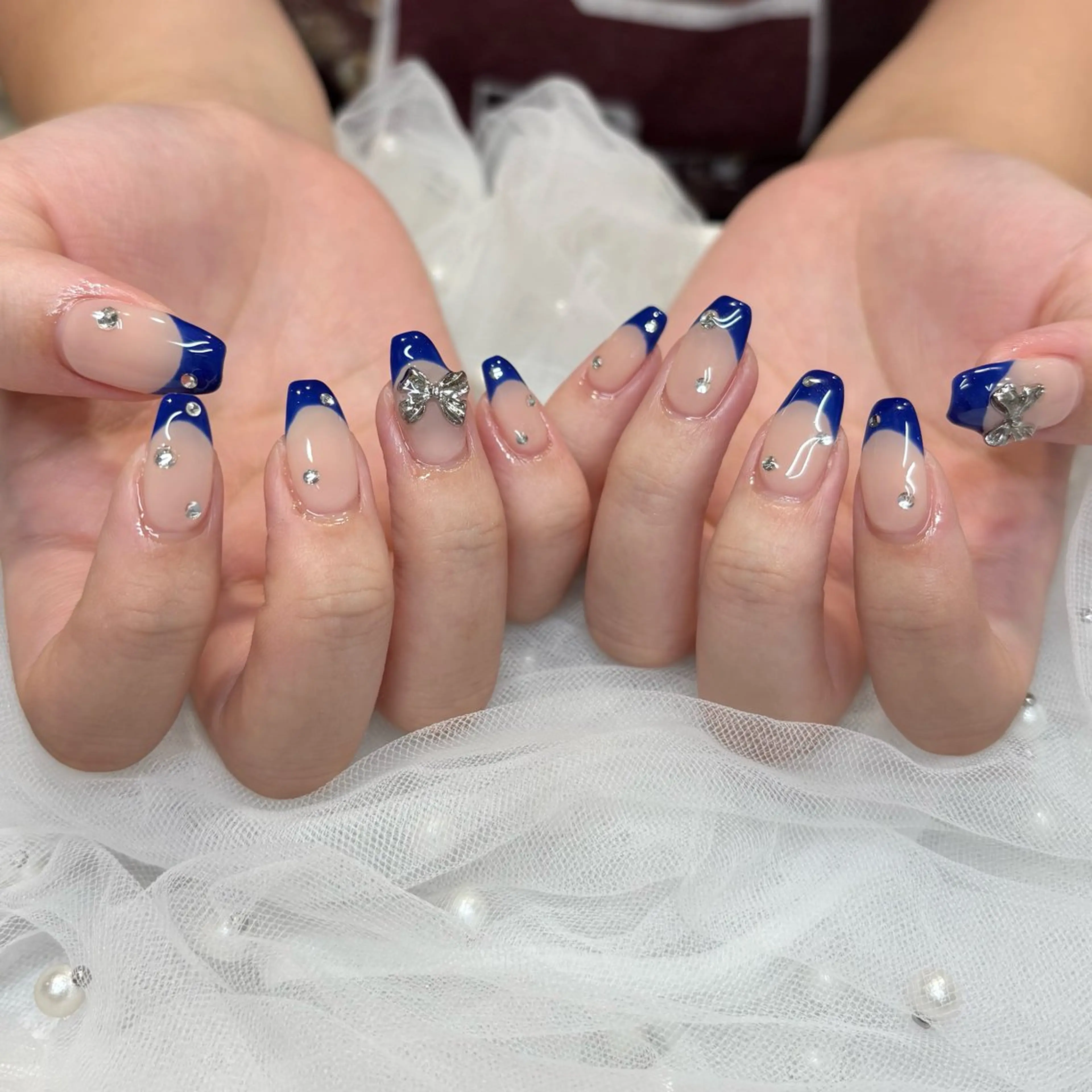 ネイル ブルー フレンチネイル リボン シルバー ハンドネイル 荒巻 めいのネイルデザイン