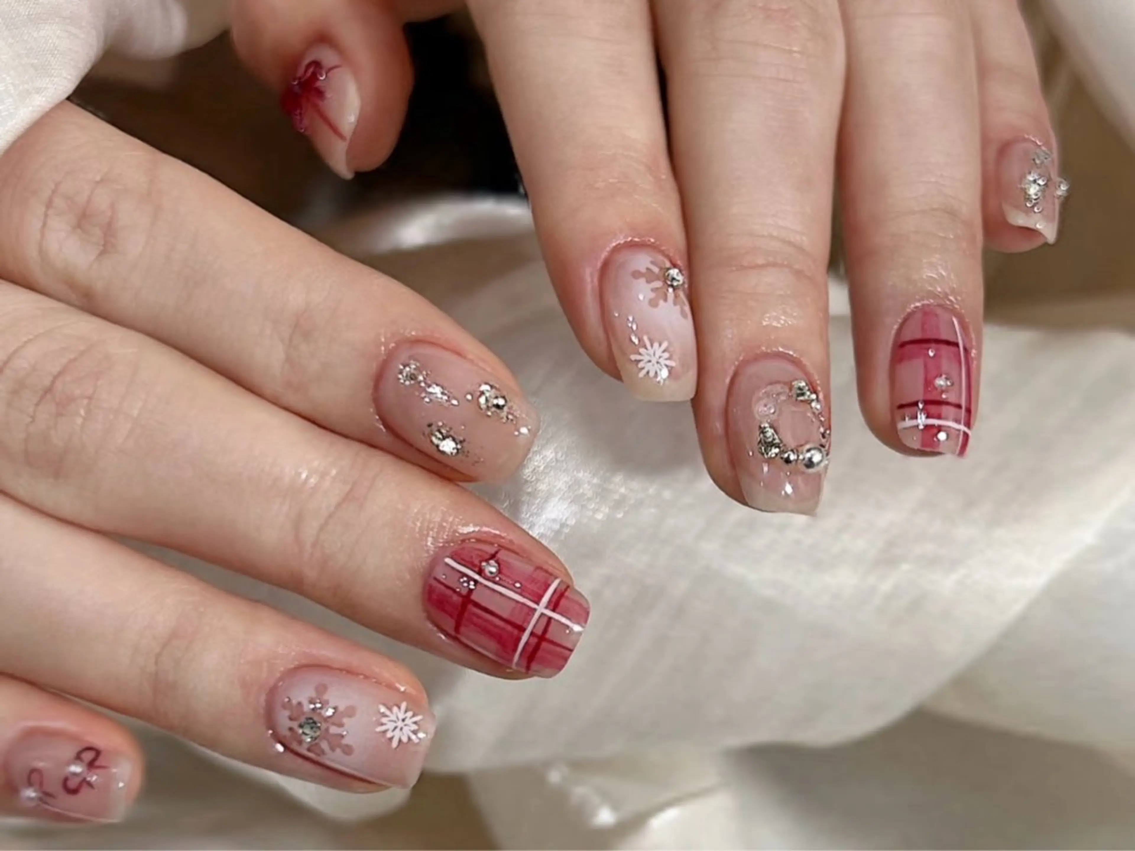 ネイル フレンチネイル ジェルネイル ガラスフレンチ 韓国ネイル マグネットネイル ハンドネイル Nail Jolie所属・Nail Jolieのネイルデザイン