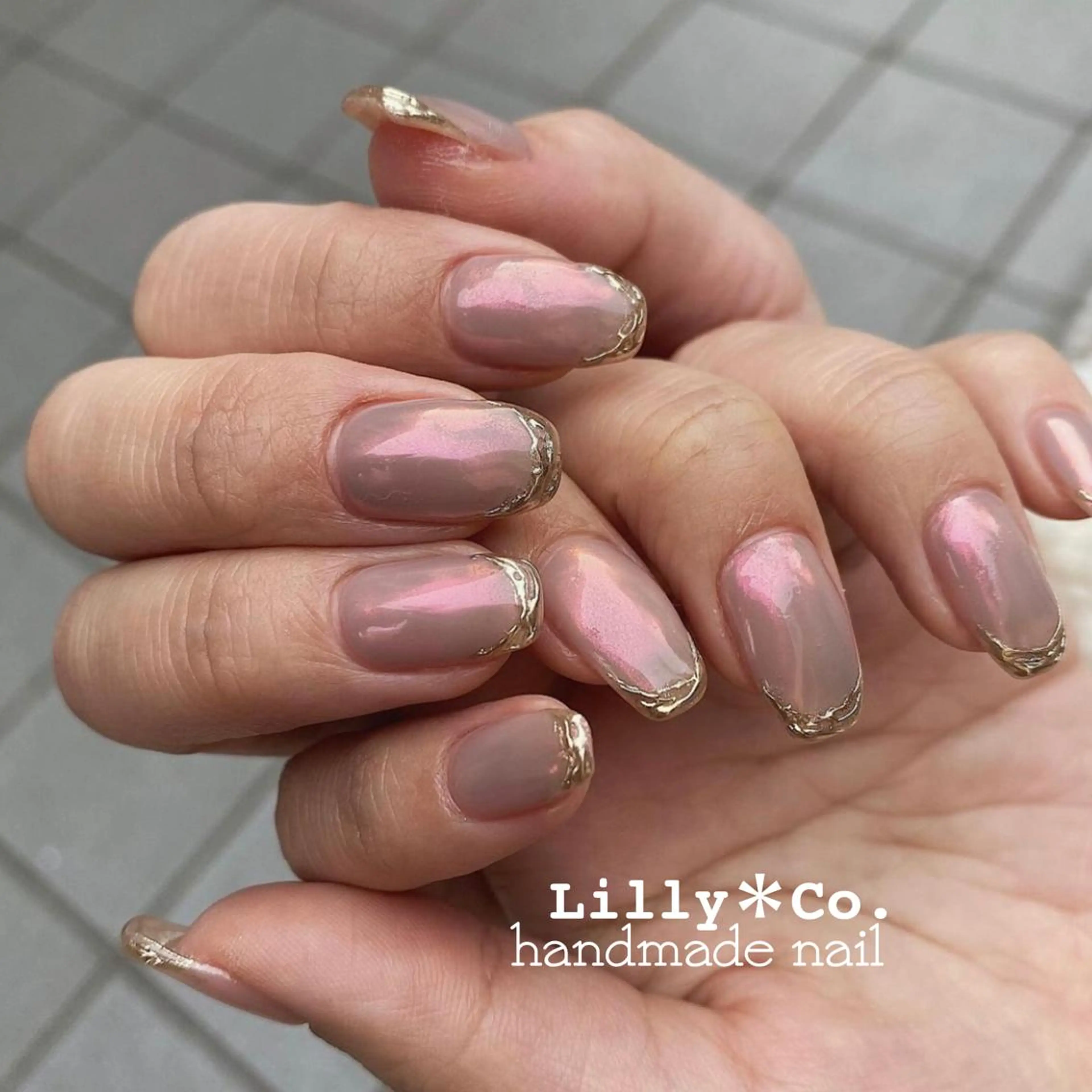 ネイル ブラウン パープル ハンドネイル ハンドケア Lilly Co.のネイルデザイン