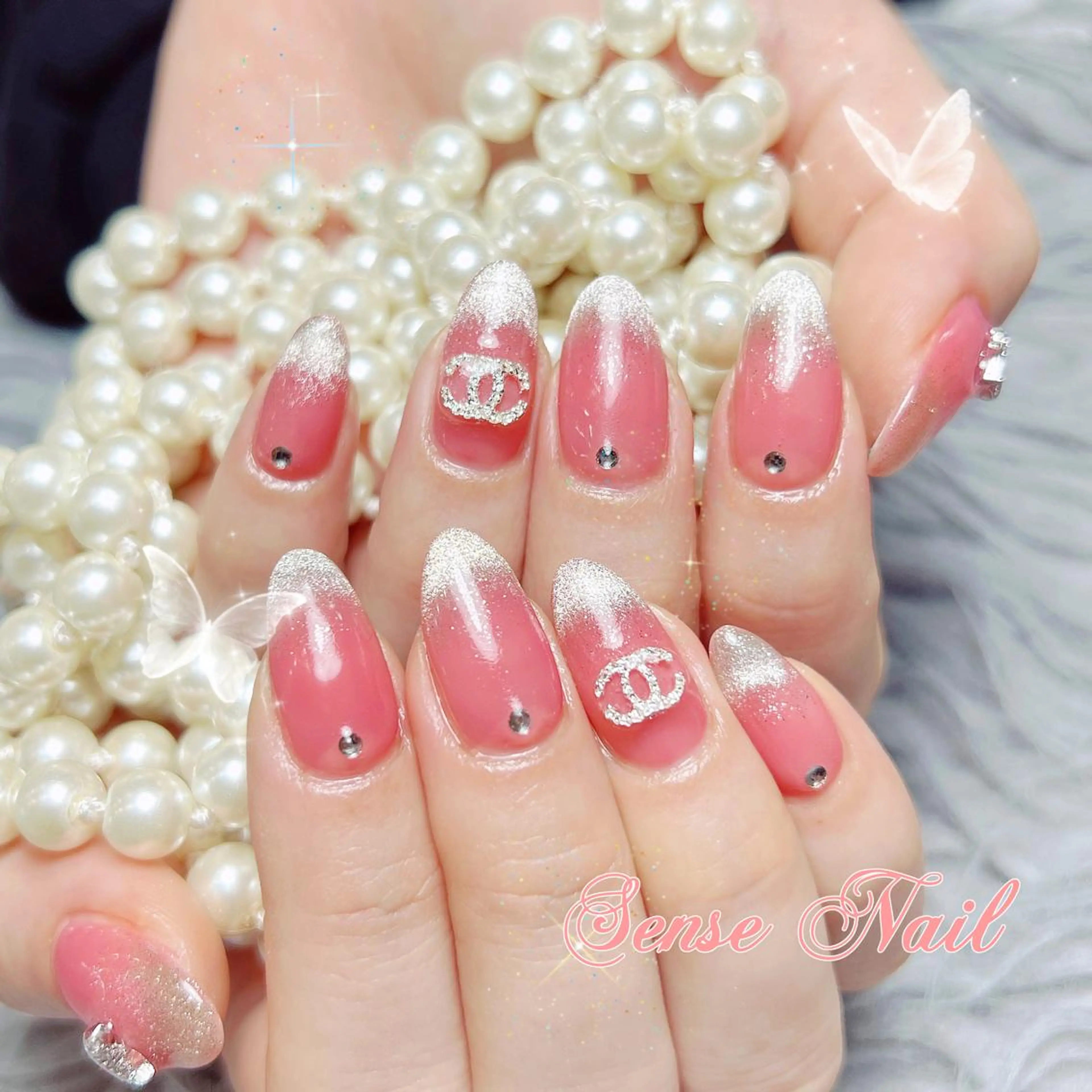 ネイル ロング 🦋 Queenieのネイルデザイン