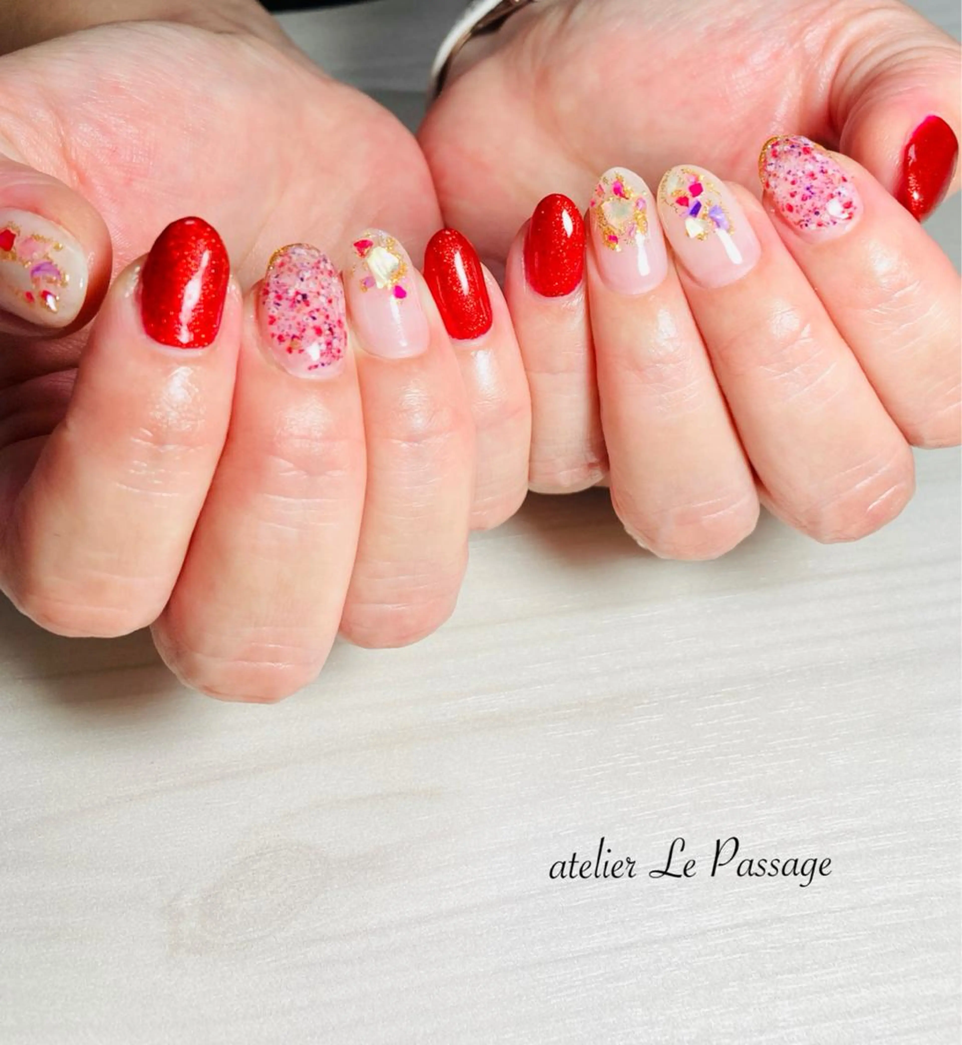 ネイル ジェルネイル ニュアンスネイル オフィスネイル パラジェル 赤色 Atelier Le Passage所属・h nakatsukaのネイルデザイン