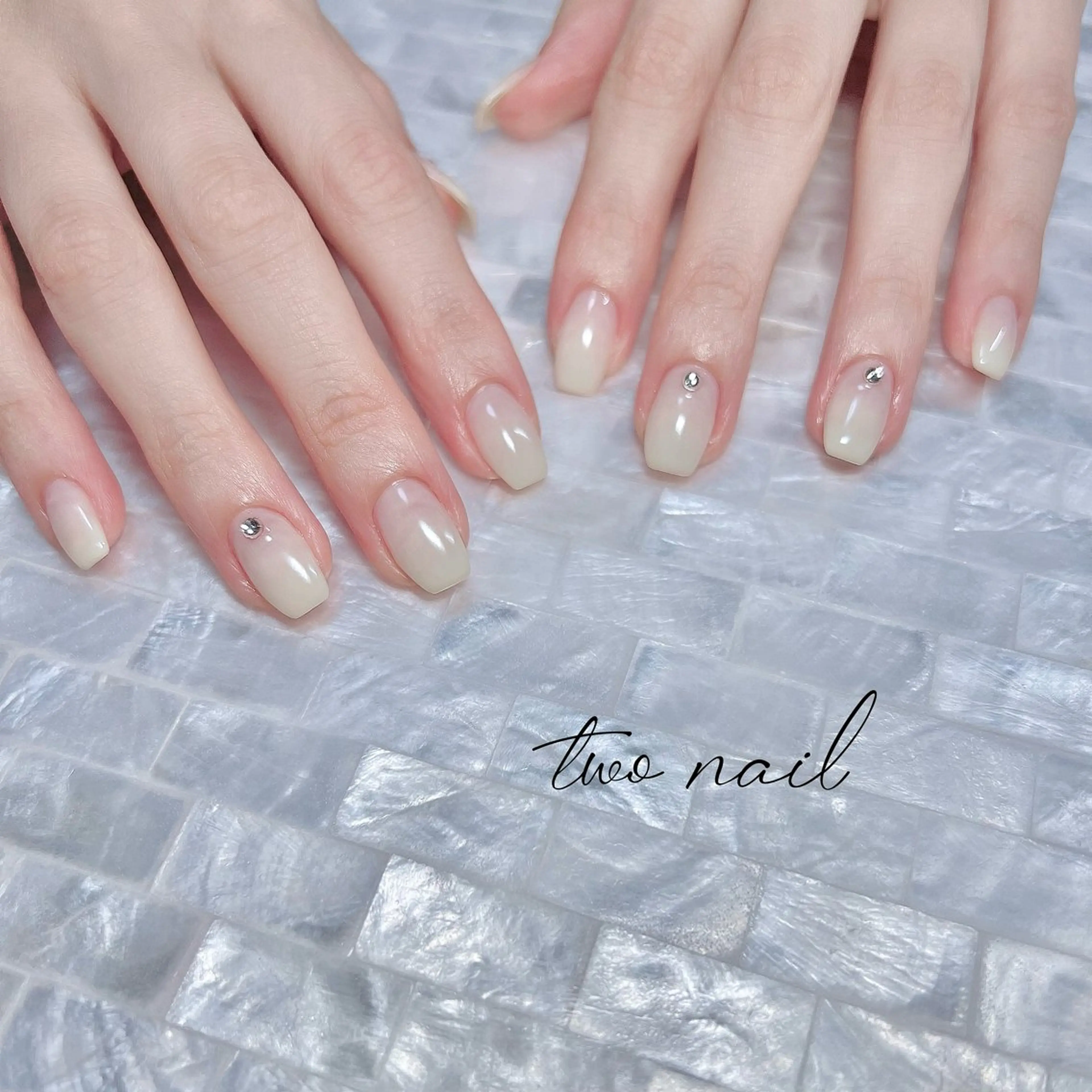 ネイル ネイルチップ ホワイト ハンドネイル two nailのネイルデザイン