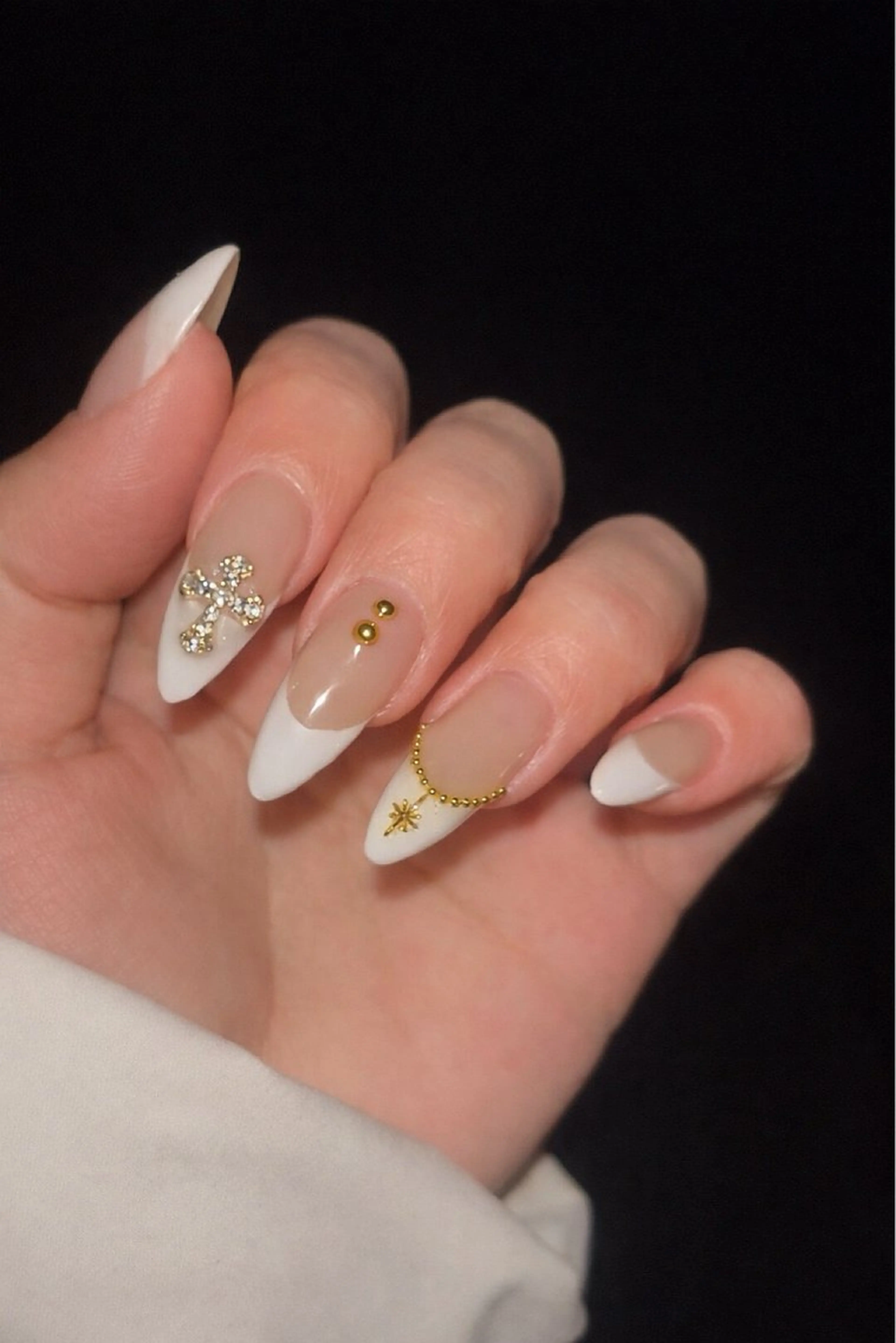 ネイル フレンチネイル ゴールド シンプルネイル schon 🎀saraのネイルデザイン