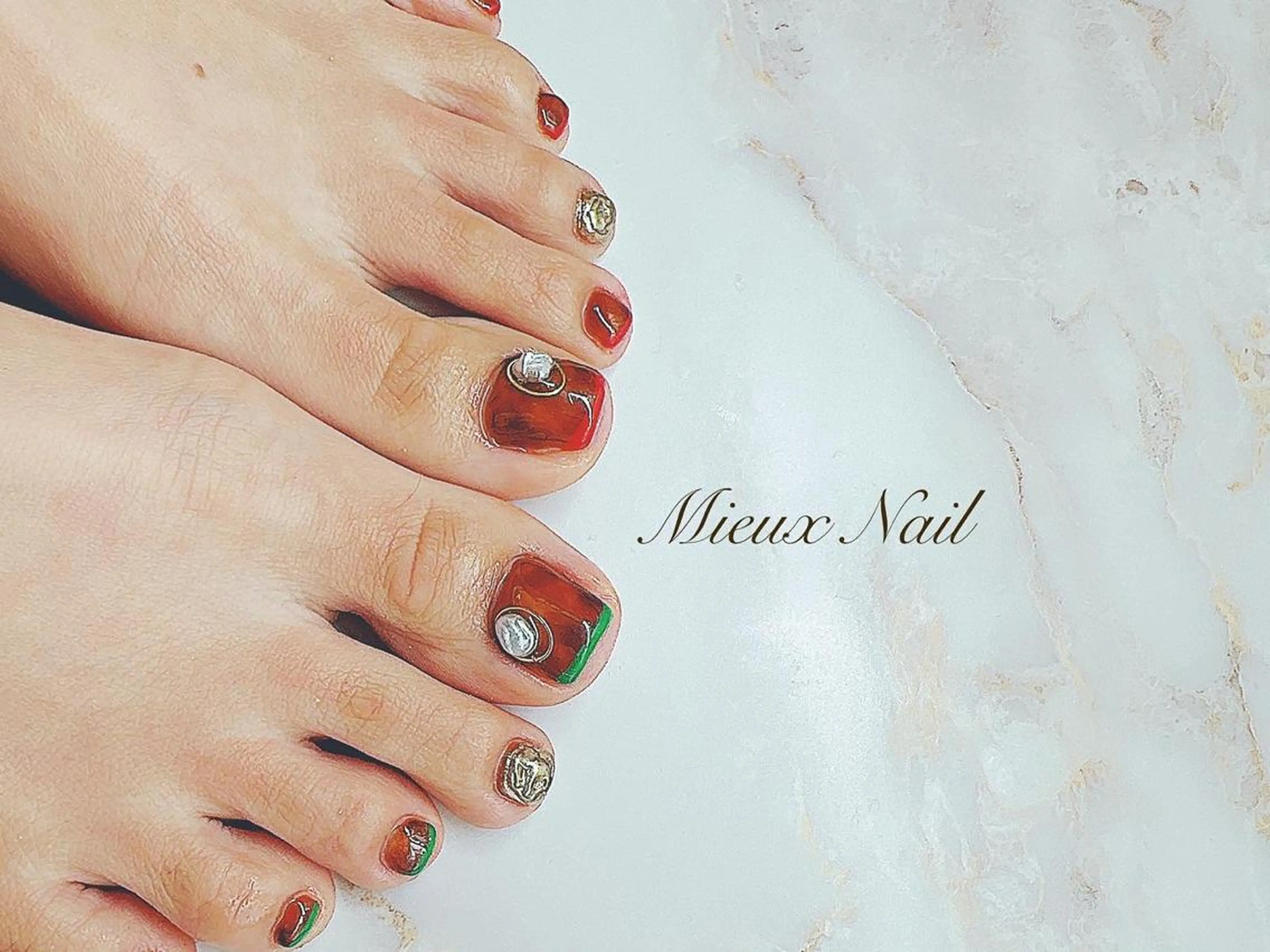 ネイル べっ甲ネイル ブラウン フットネイル フレンチネイル 冬ネイル 市川 麻衣子のネイルデザイン