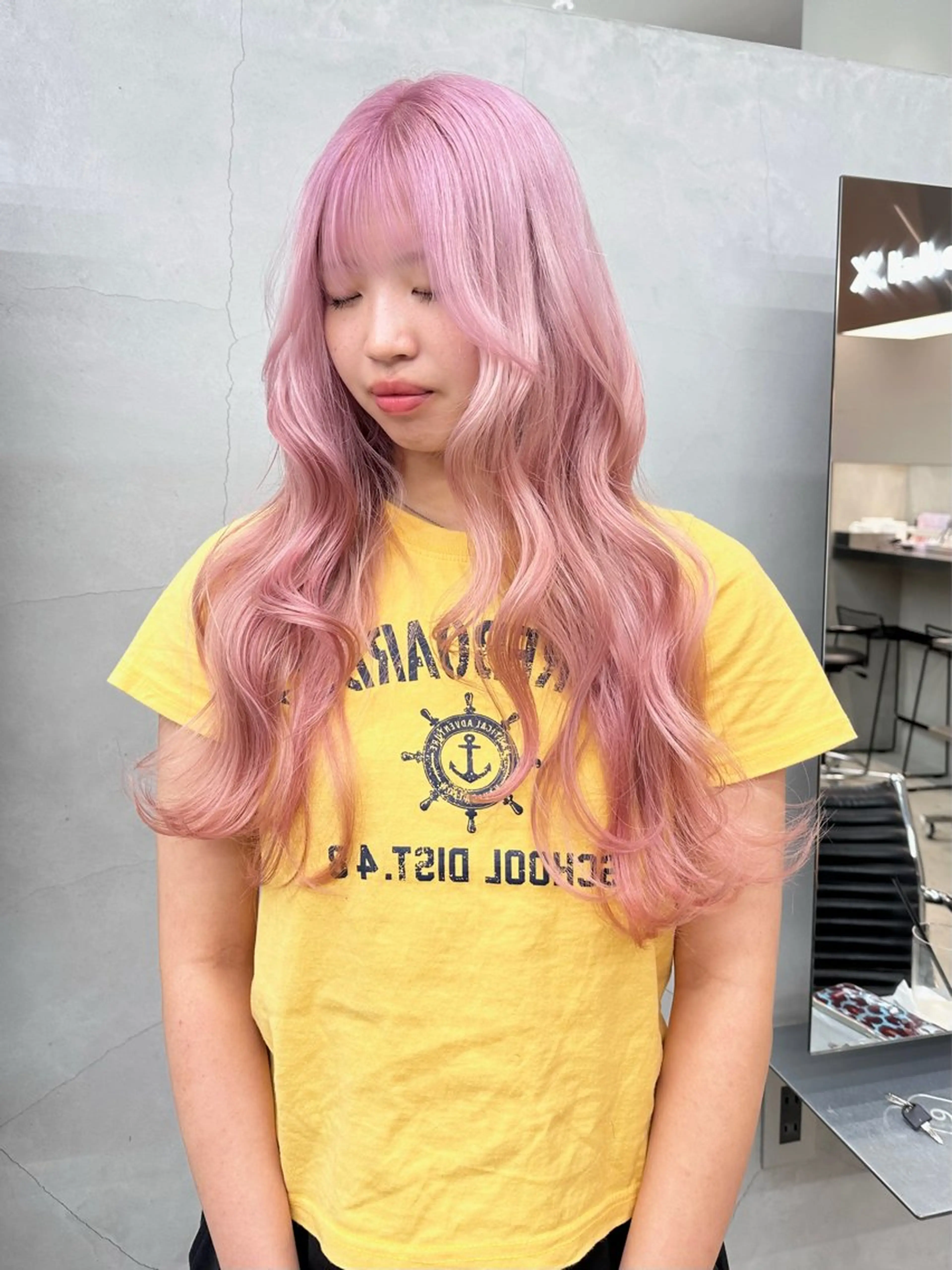 ロング カラー ブリーチ ピンクカラー ホワイトピンク カット ヘアカラー 染谷 遥花のヘアスタイル