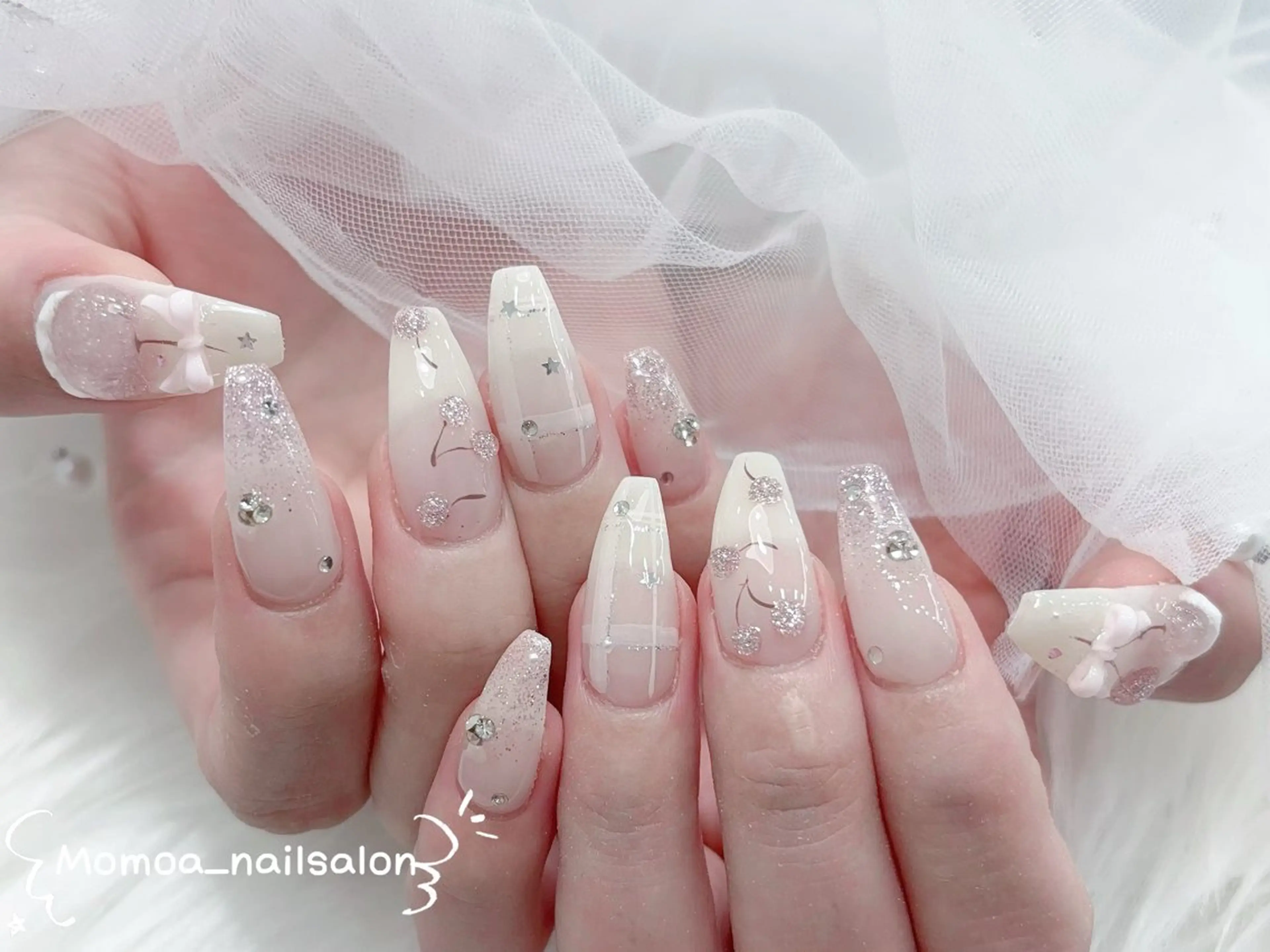 ネイル キラキラネイル 韓国ネイル スカルプネイル ハンドネイル MoMoA Nail ネイル長さ出し専門店のネイルデザイン