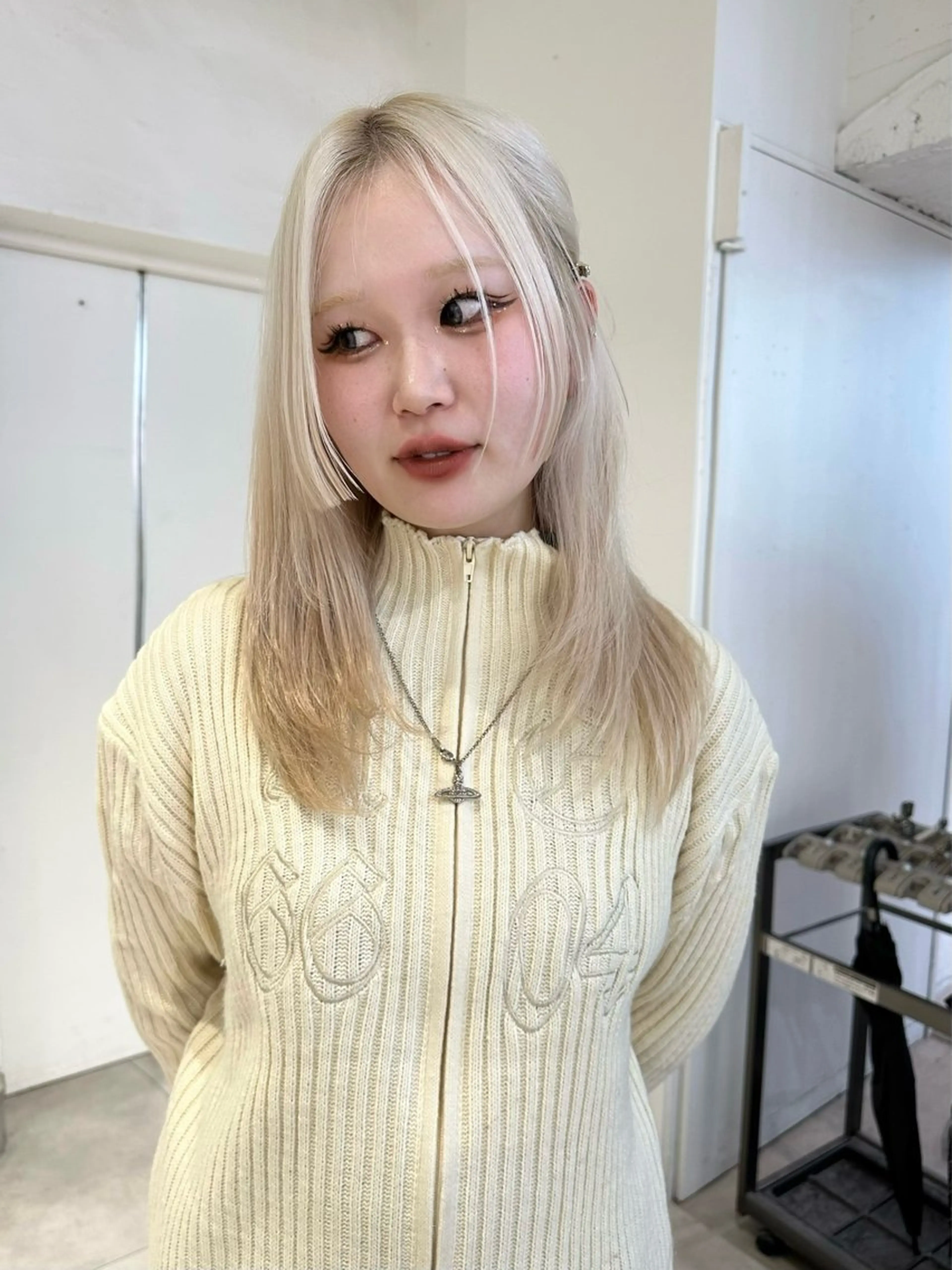 セミロング カット 🐈‍⬛韓国ヘア カノン♥️のヘアスタイル