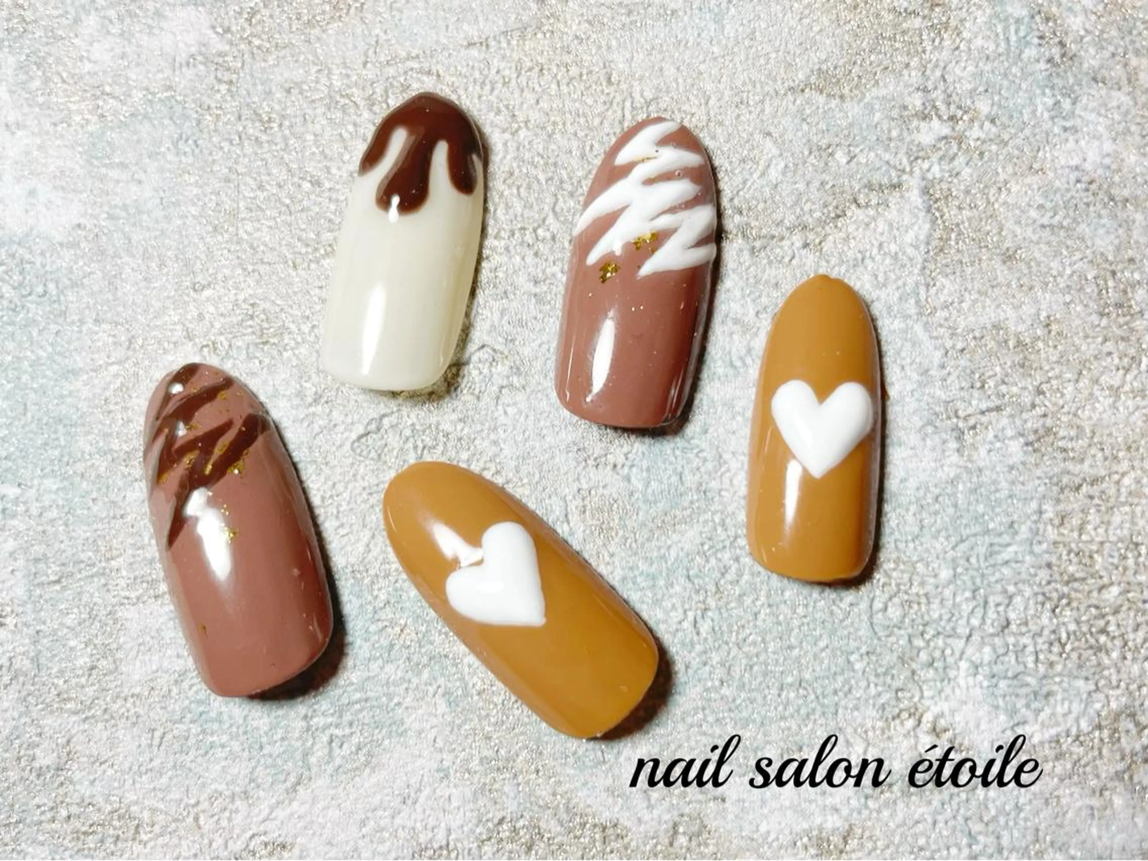 ネイル アートネイル ブラウン ジェルネイル ハート バレンタイン ハンドネイル nail salon étoileのネイルデザイン