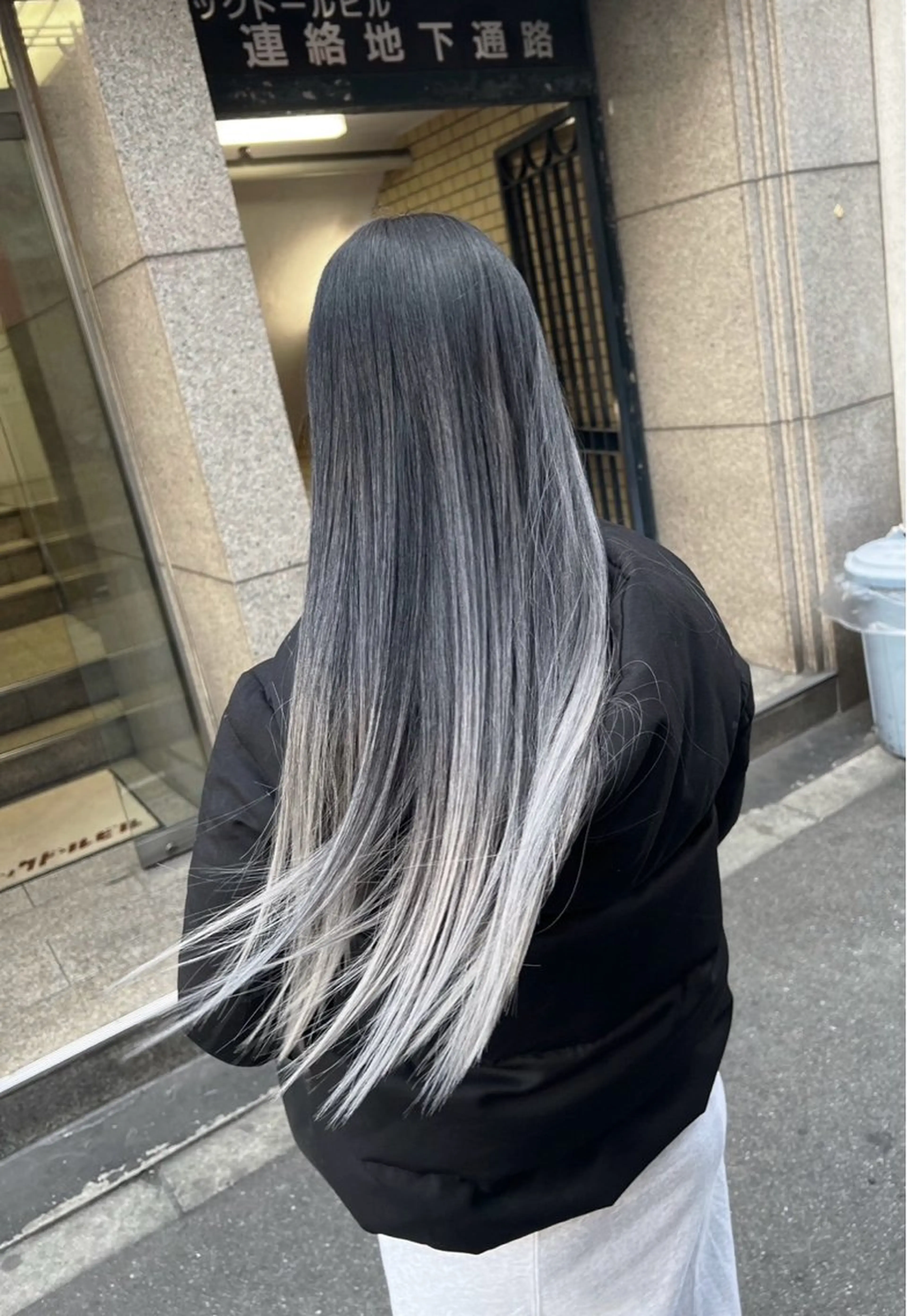 ロング カラー バレイヤージュ シルバー ホワイトシルバー レイヤーカット ヘアカラー トリートメント ROBIN所属・指名数No.1 /NAOYAのヘアスタイル