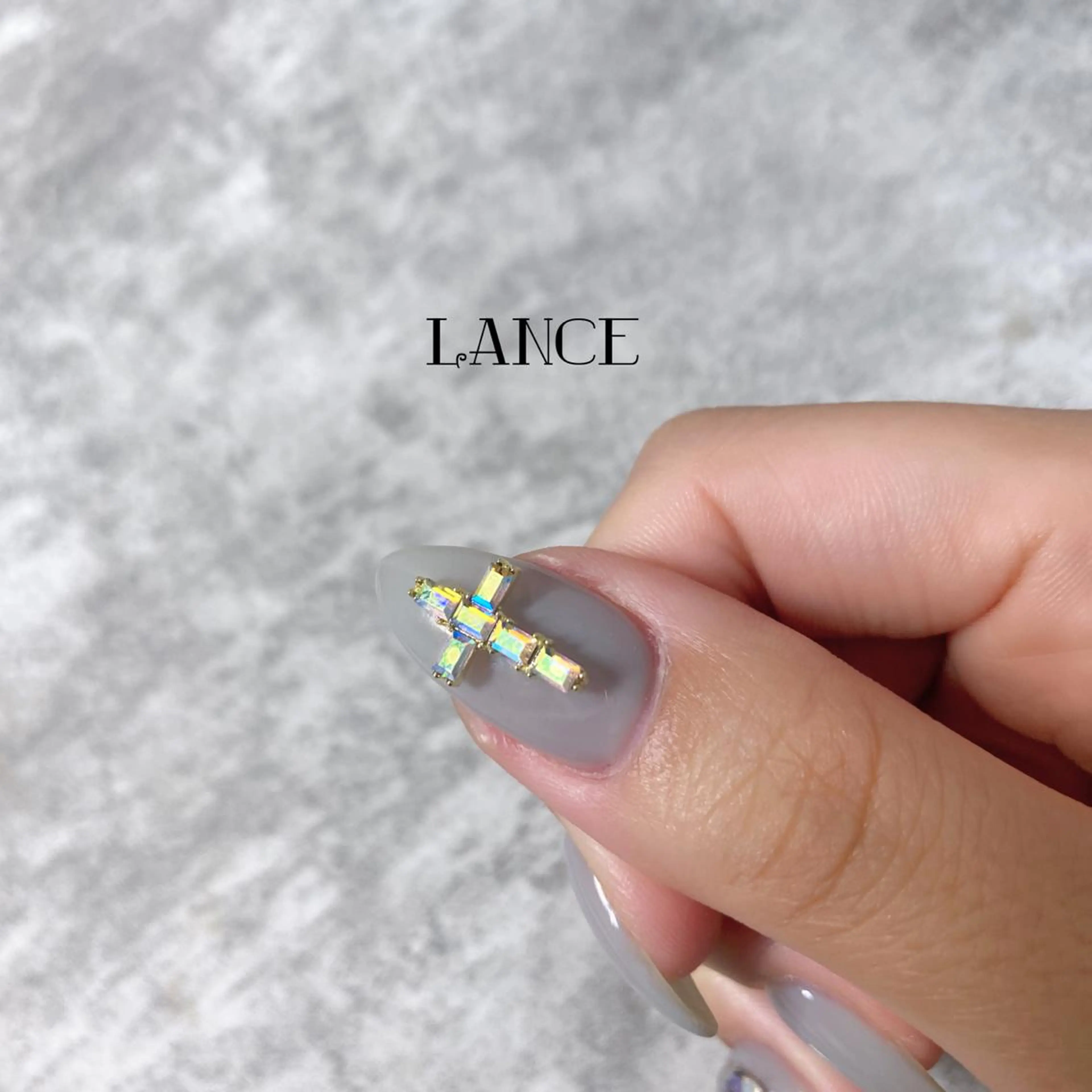 ミディアム ネイル オーロラネイル フットネイル フレンチネイル グラデーション キラキラネイル Lance nailのネイルデザイン
