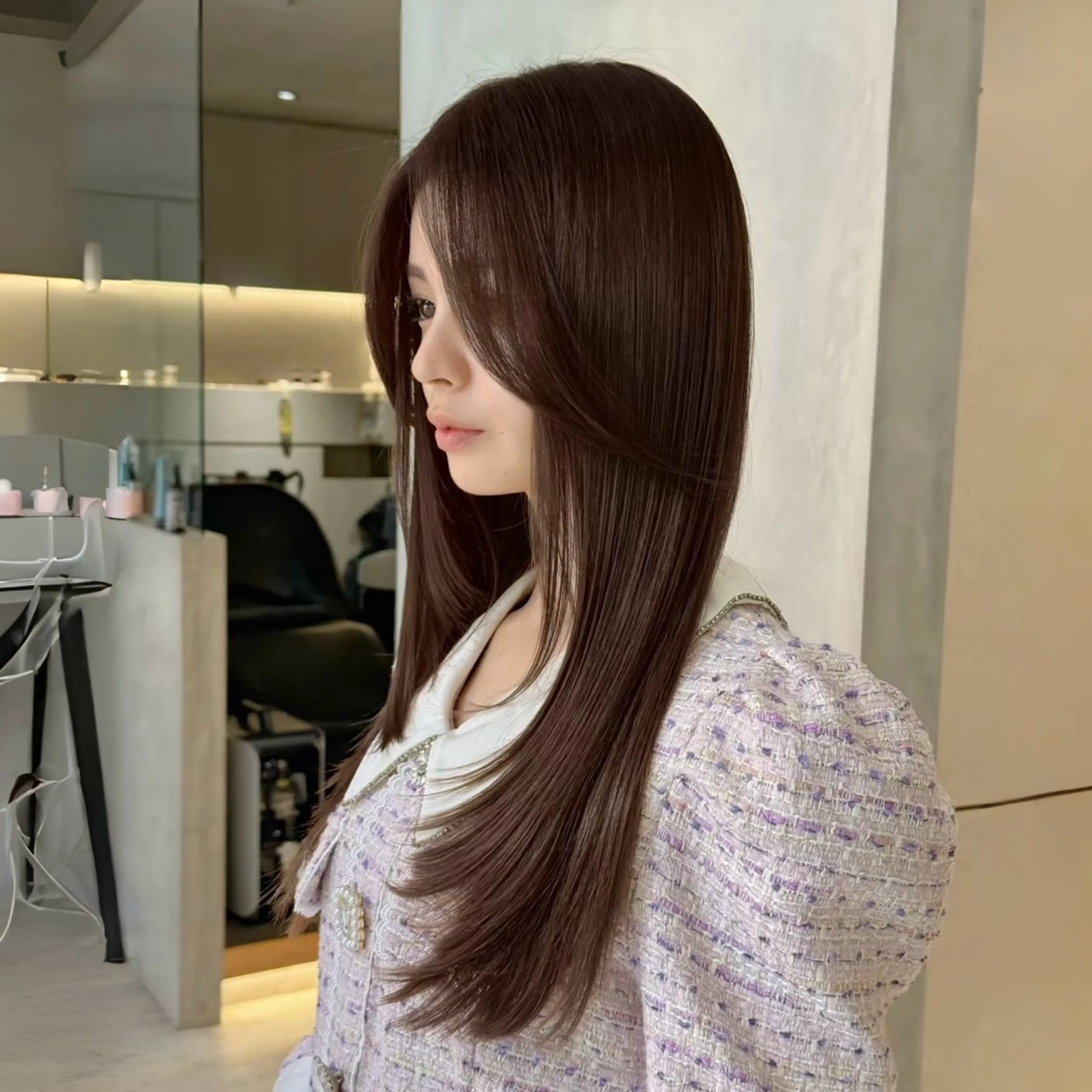 セミロング カット ヘアカラー トリートメント 髪質改善|透明 感カラー🩵レイヤーのヘアスタイル