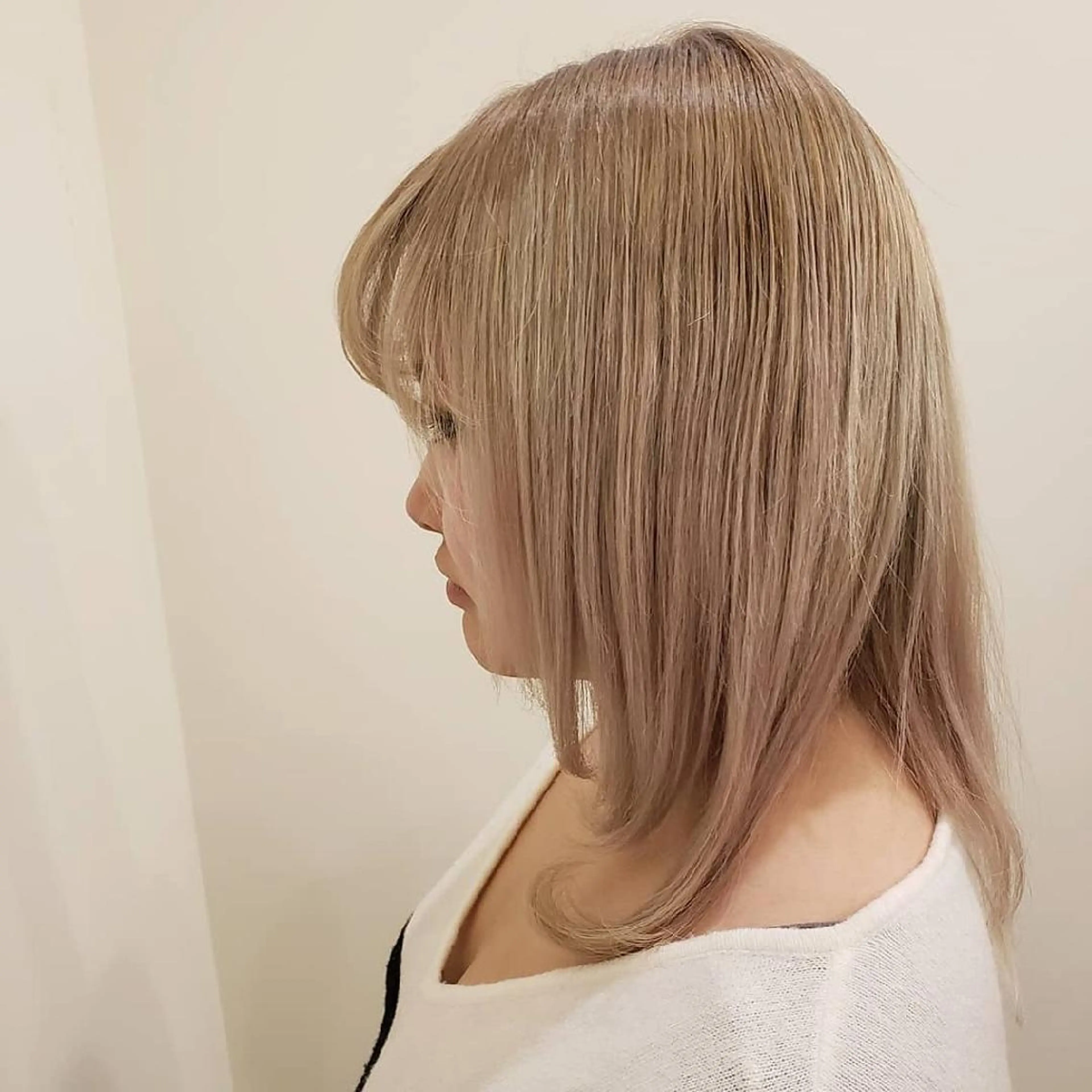 ミディアム ヘアカラー EMANON名古屋所属・美谷添（ミヤゾエ） まどか大人ヘアサロンのヘアスタイル