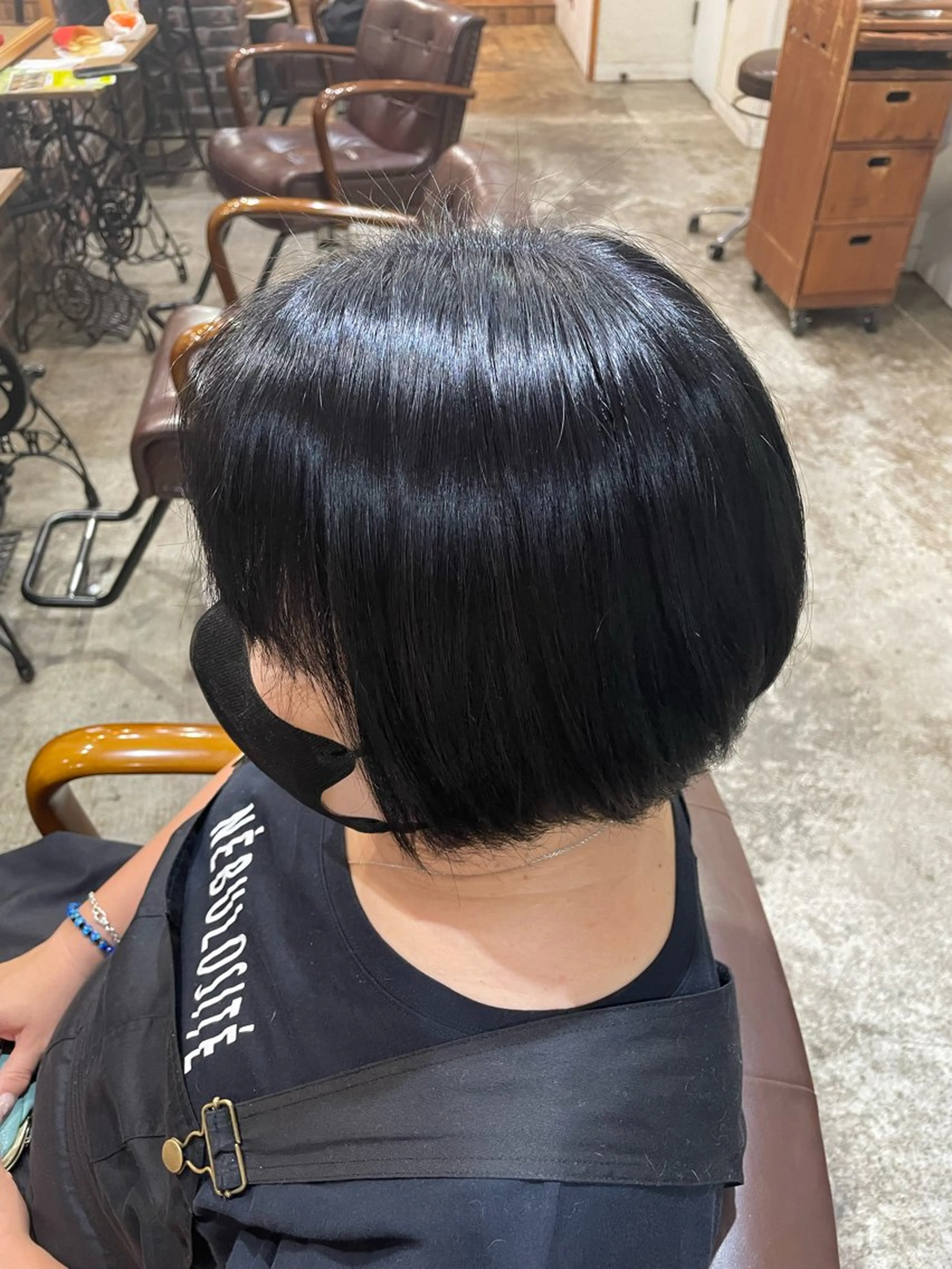 ショート カラー 黒髪 ブリーチ ブルーカラー ブルーブラック ブリーチなしカラー sunc所属・ハイトーン/ブリーチ /ダブルカラーのヘアスタイル