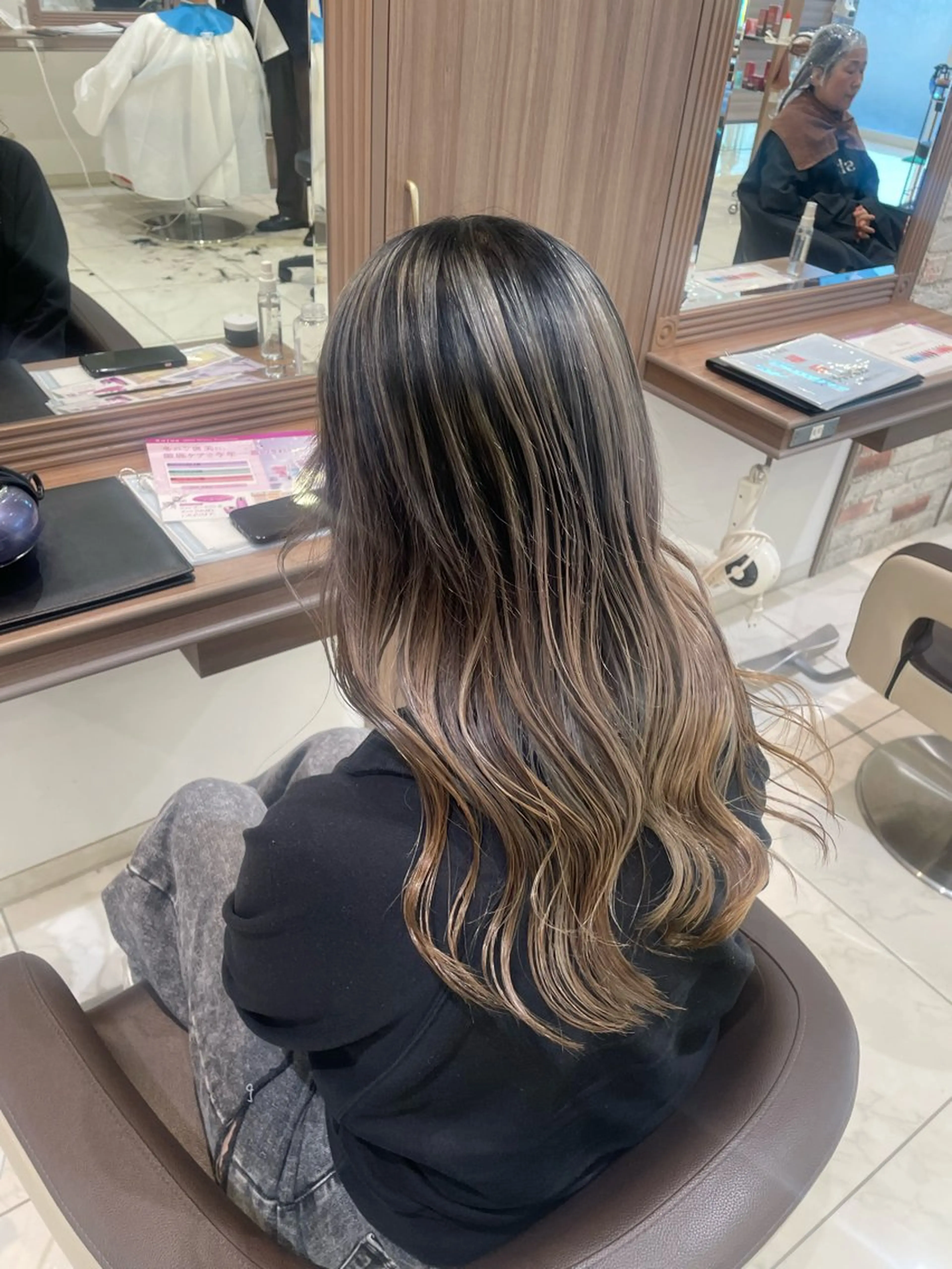 セミロング カラー バレイヤージュ レイヤーカット カット ヘアカラー トリートメント 菊池 遼/透明感 /韓国レイヤー/艶感のヘアスタイル