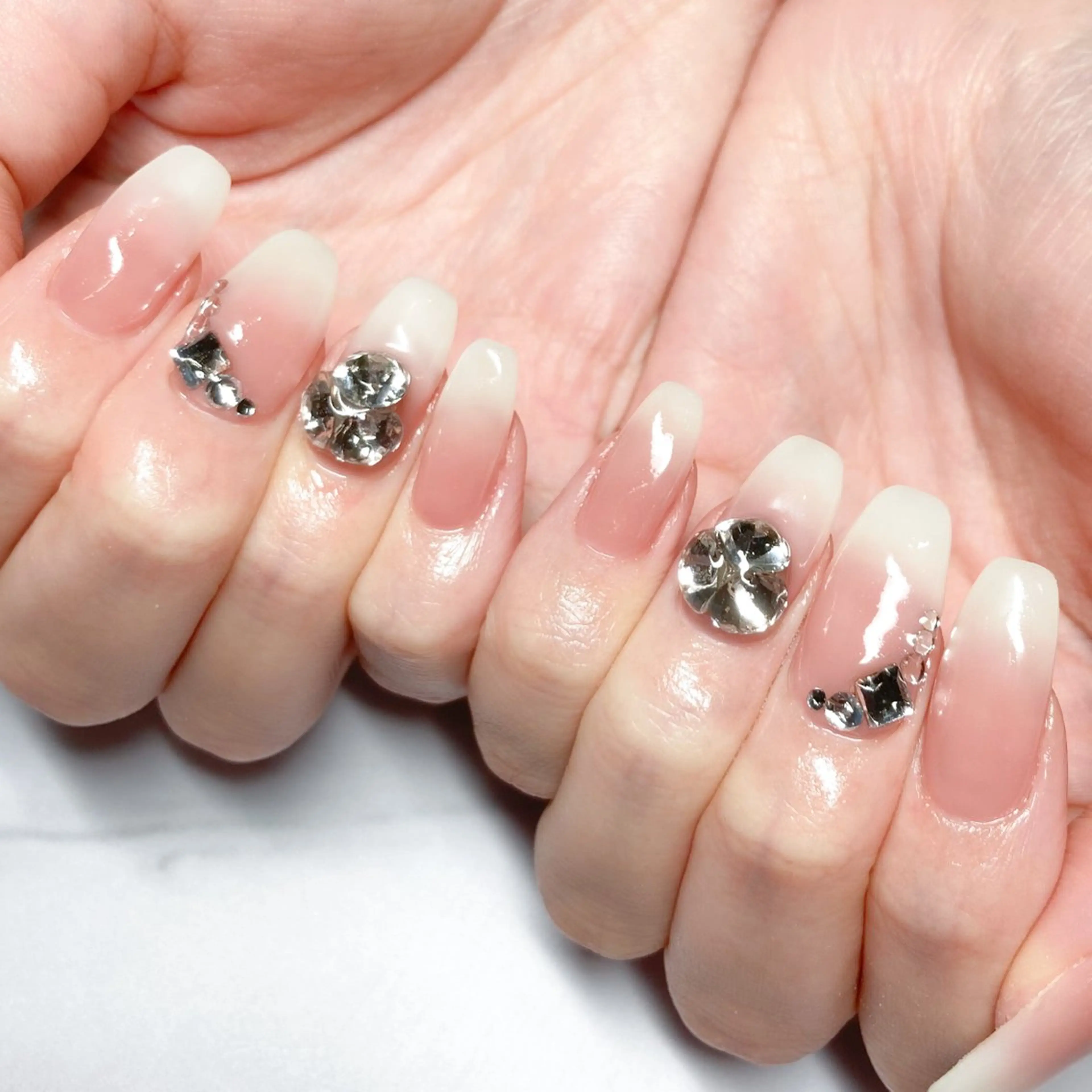 ネイル グラデーション 持ち込み オフィスネイル ワンカラーネイル ハンドネイル Terrace＋所属・Terrace＋ Nailのネイルデザイン