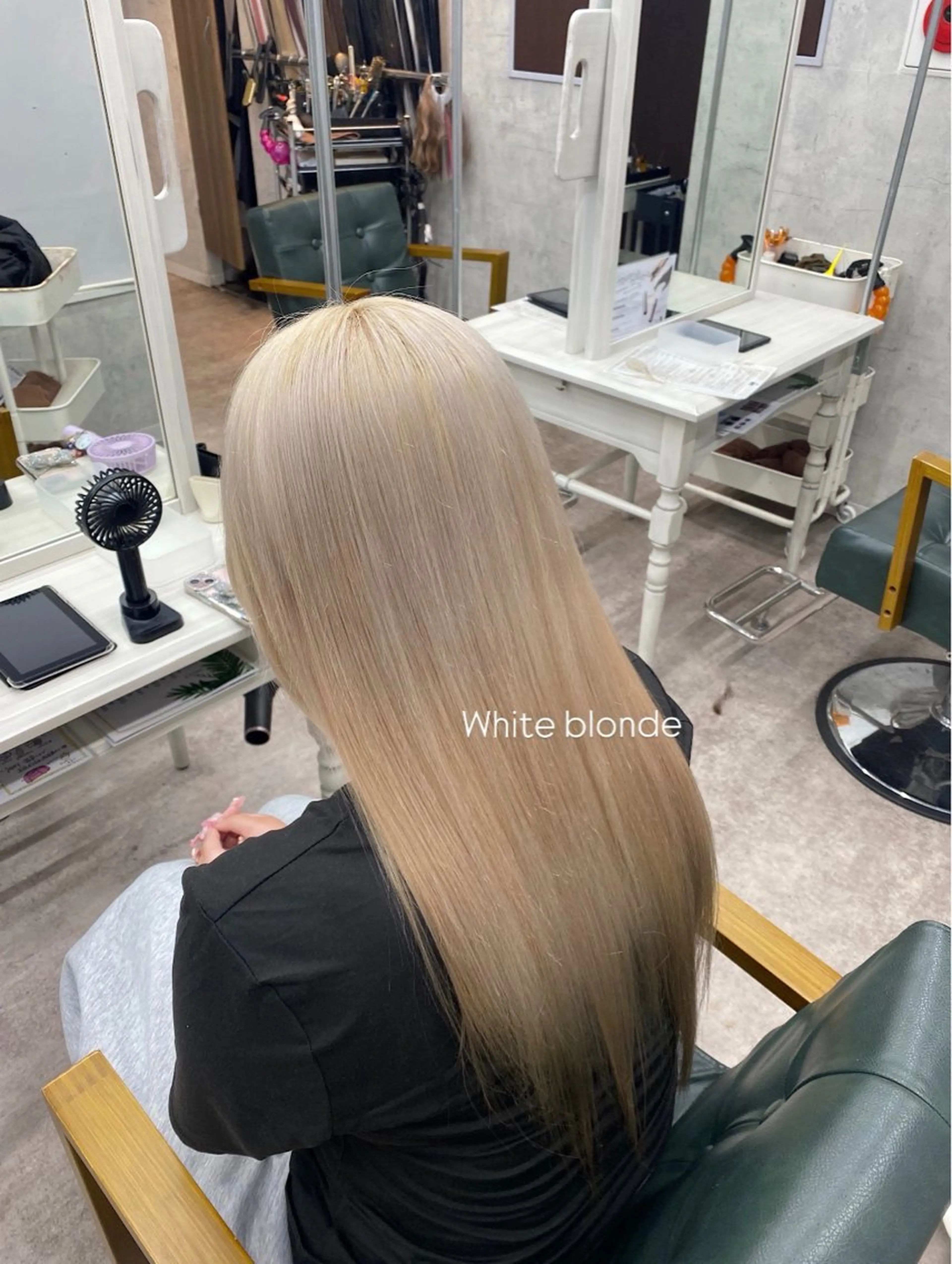 ロング カラー limitみづき🌙 ブリーチカラーのヘアスタイル