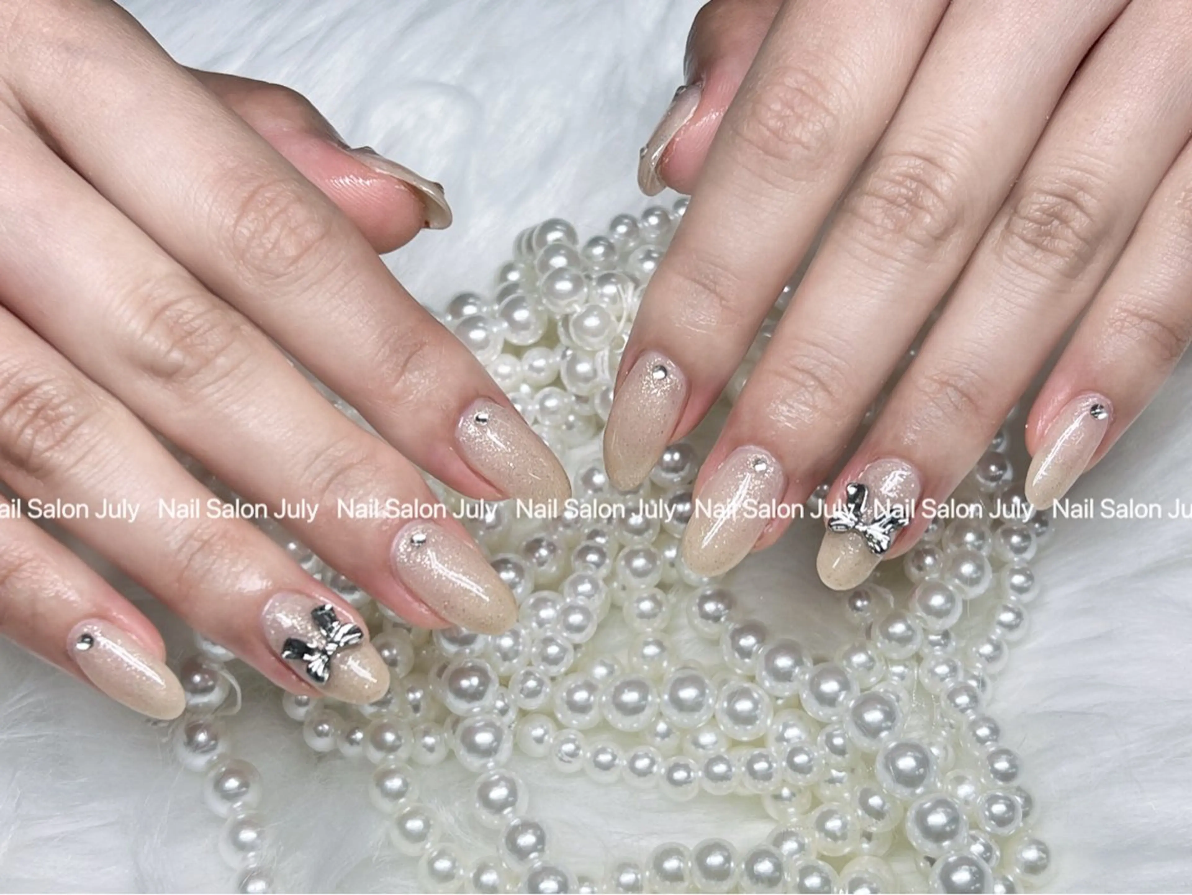 ネイル アートネイル オーロラネイル ジェルネイル ガーリー キラキラネイル July モモのネイルデザイン