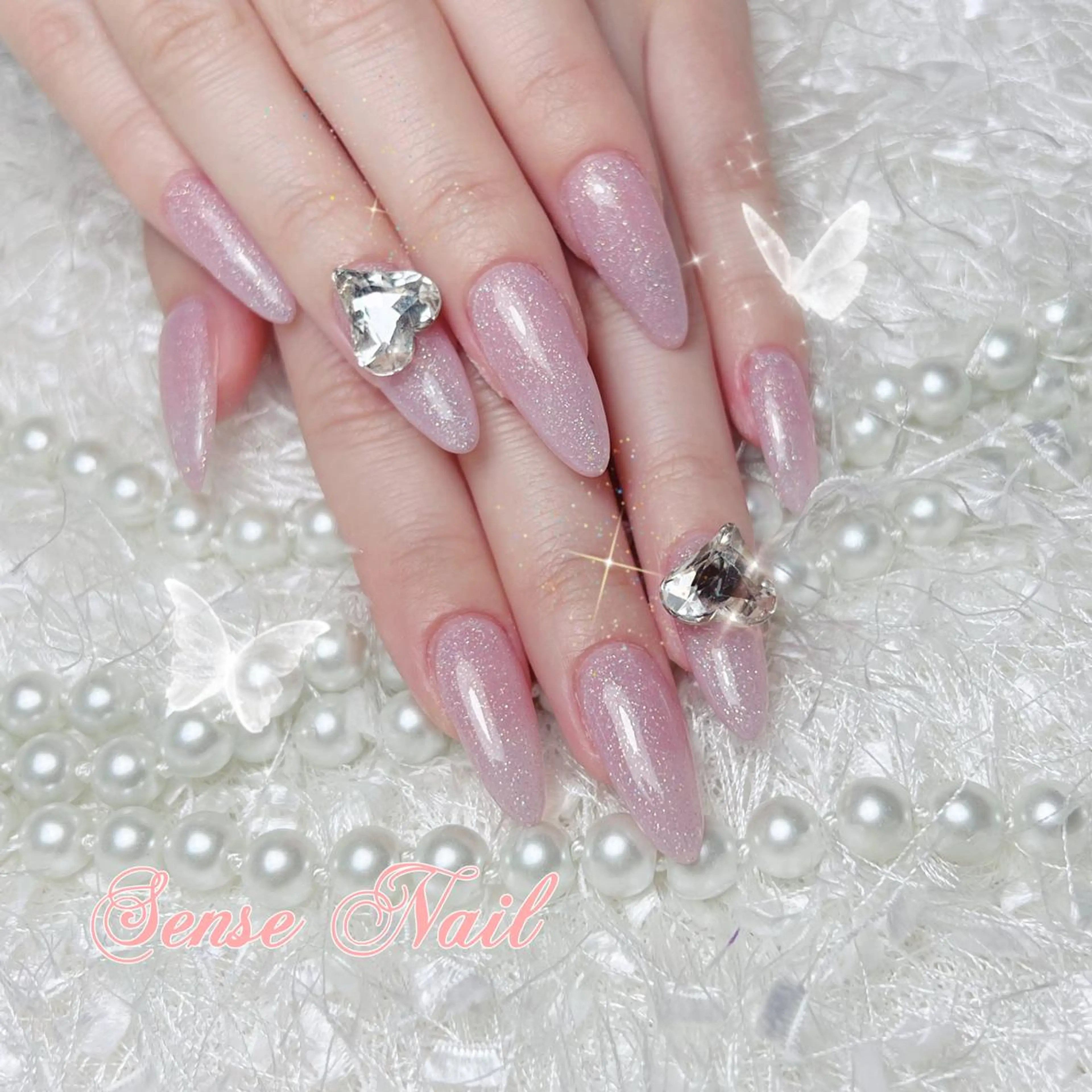 ネイル Queening 🦋のネイルデザイン