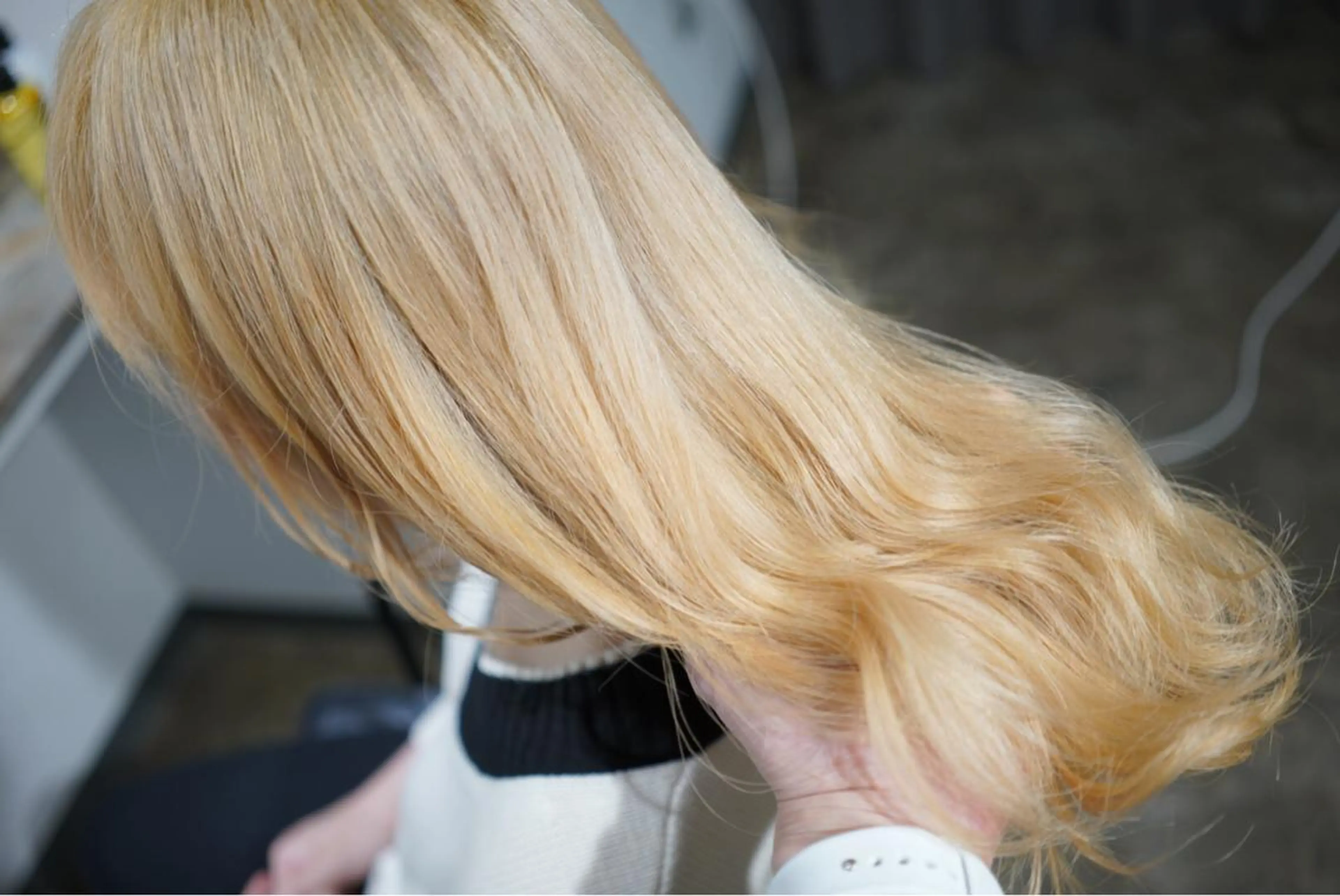 ロング カラー ブロンド ヘアカラー トリートメント ハイトーン/レイヤー /ケアブリーチ石川治のヘアスタイル