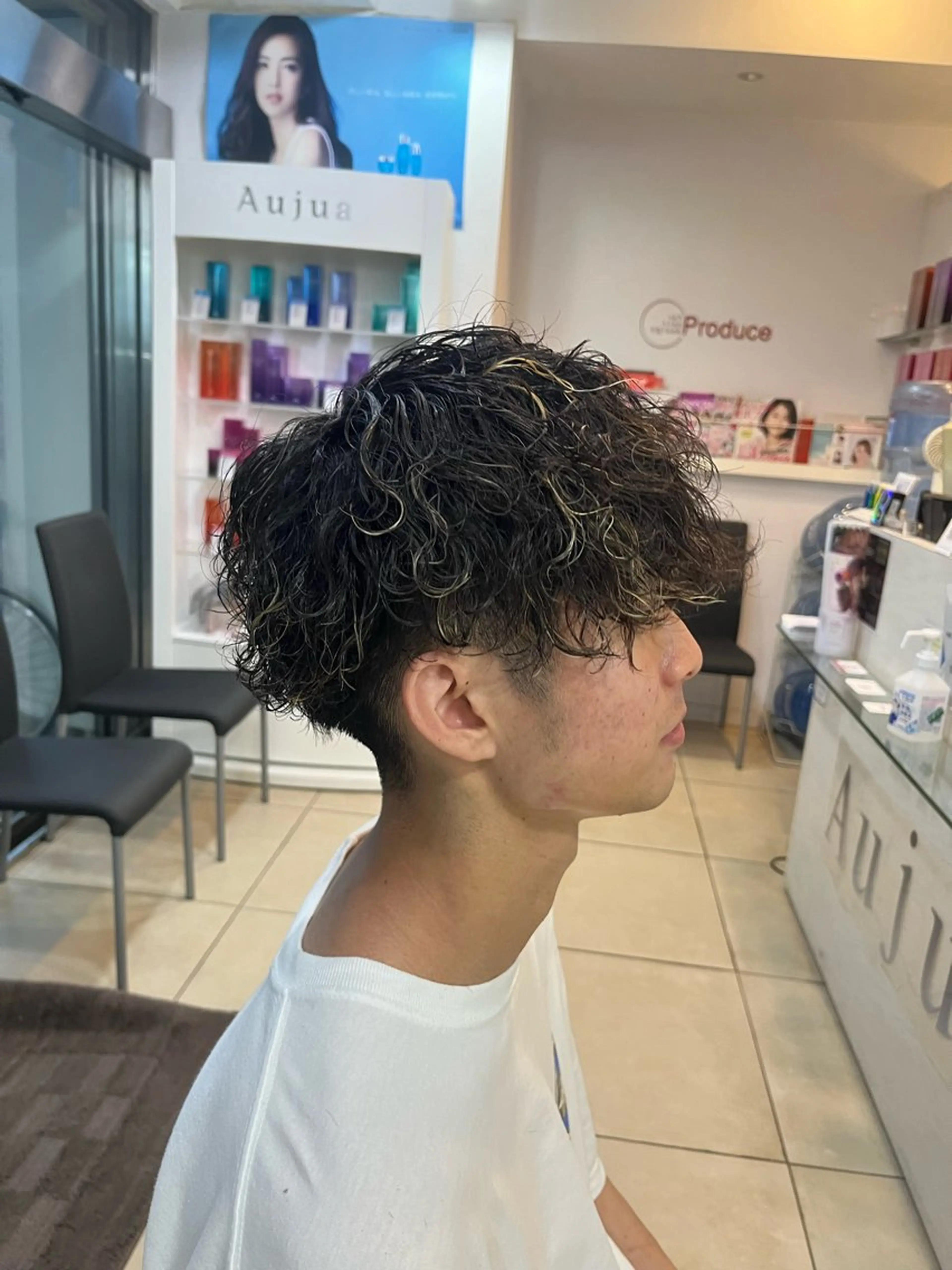 ミディアム パーマ メンズ ミディアムパーマ マッシュ メンズパーマ 波巻きパーマ スパイラルパーマ カット パーマ 韓国風メンズ/毛流れ ヘアなら須田龍世のヘアスタイル