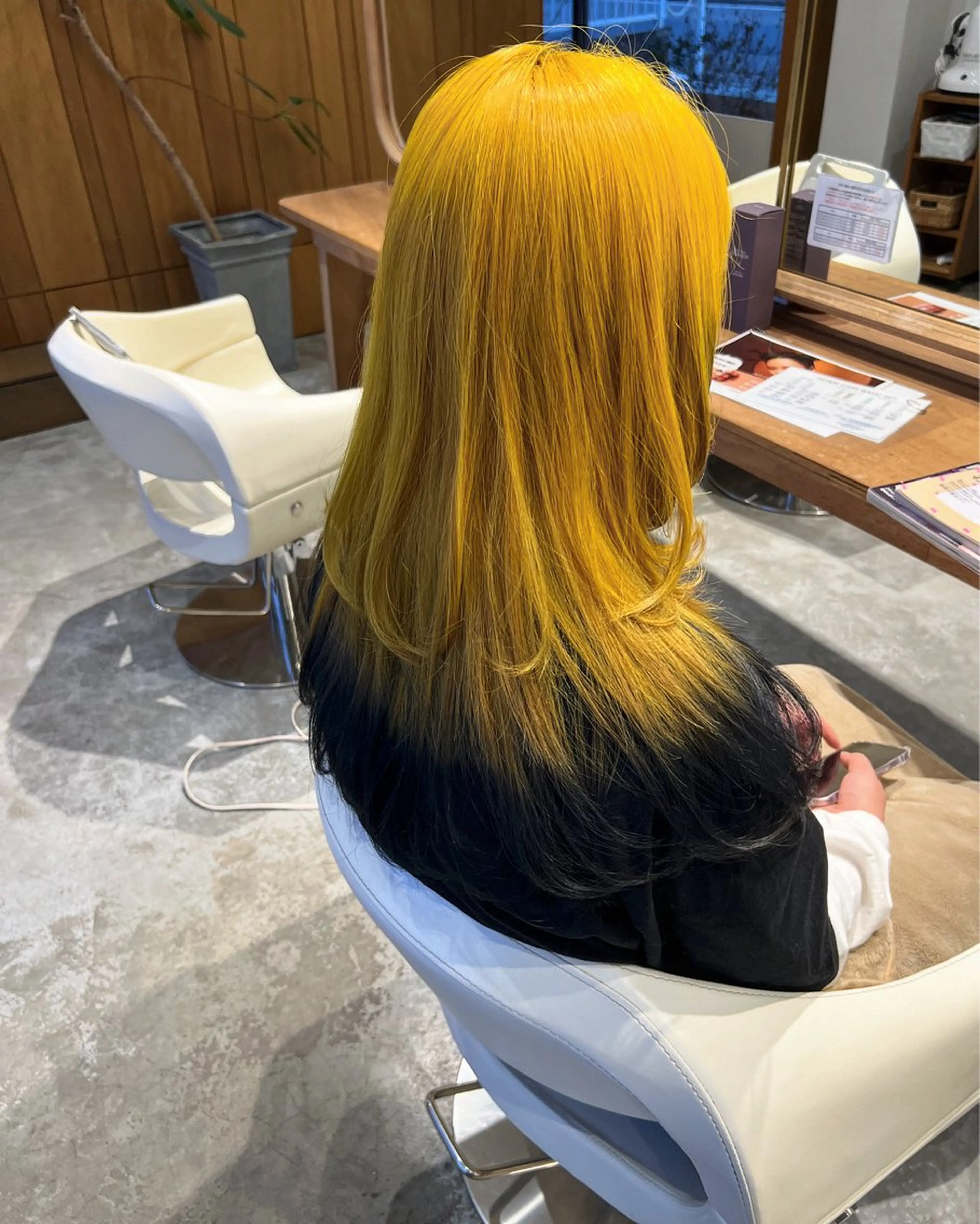 ロング カラー 黒髪 イエローカラー フラム所属・WATANABE MISAKIのヘアスタイル