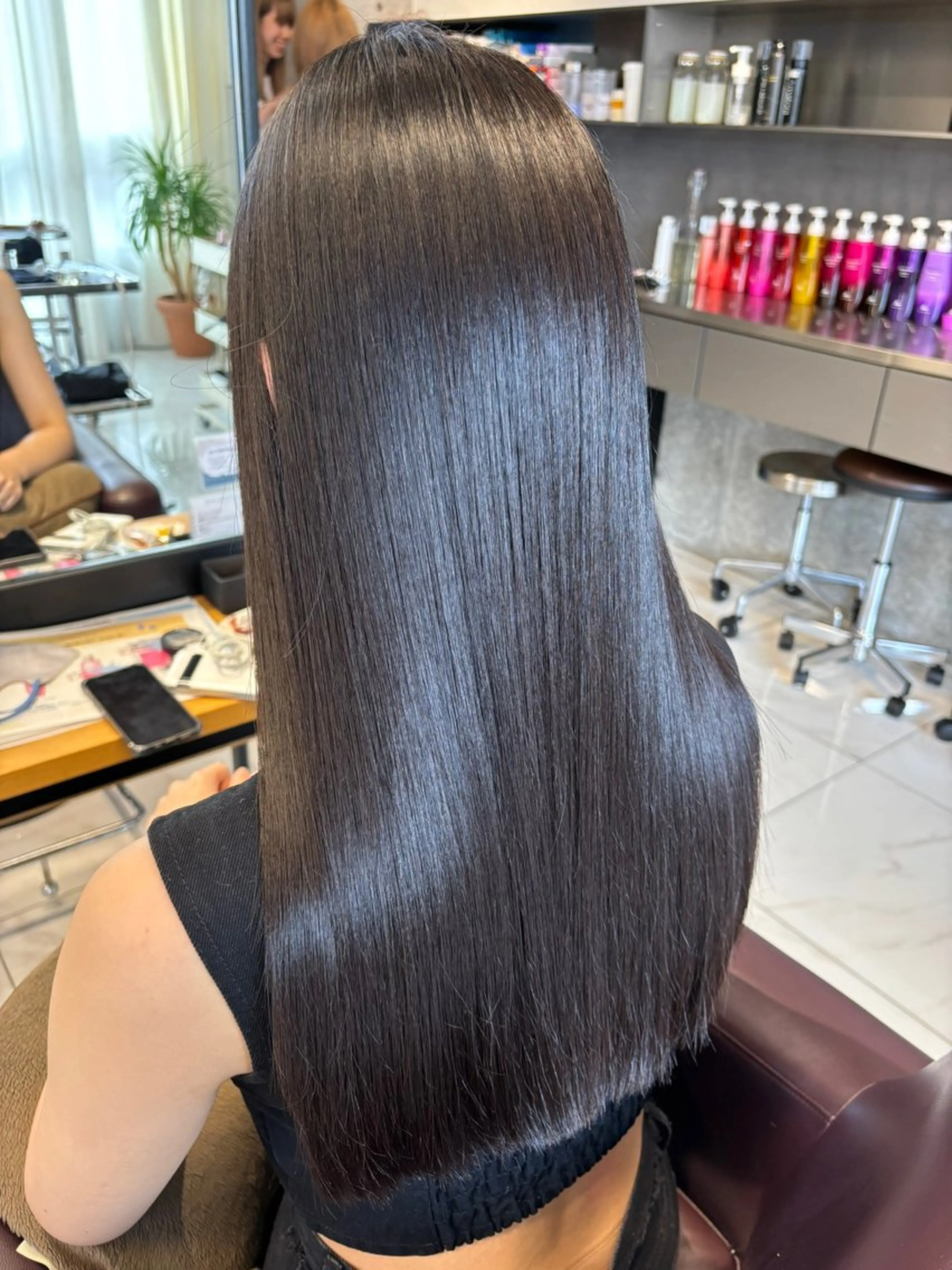 〈ダメージレスで艶髪に✨〉癖やうねりが気になる方にオススメ!髪質改善ストレート🪡✨の写真