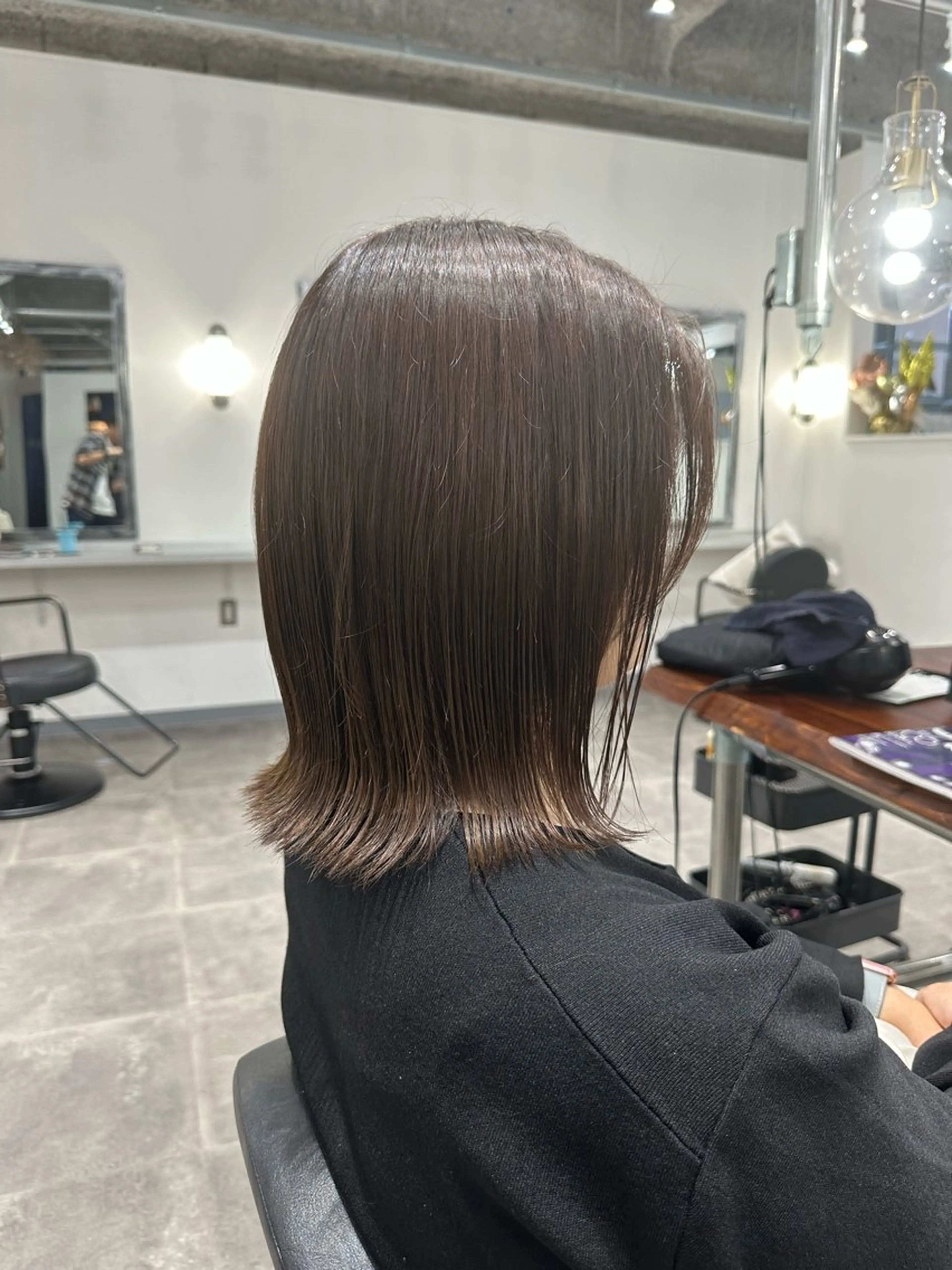 ショート カラー グレージュ 外ハネヘア 篠崎 佑季のヘアスタイル