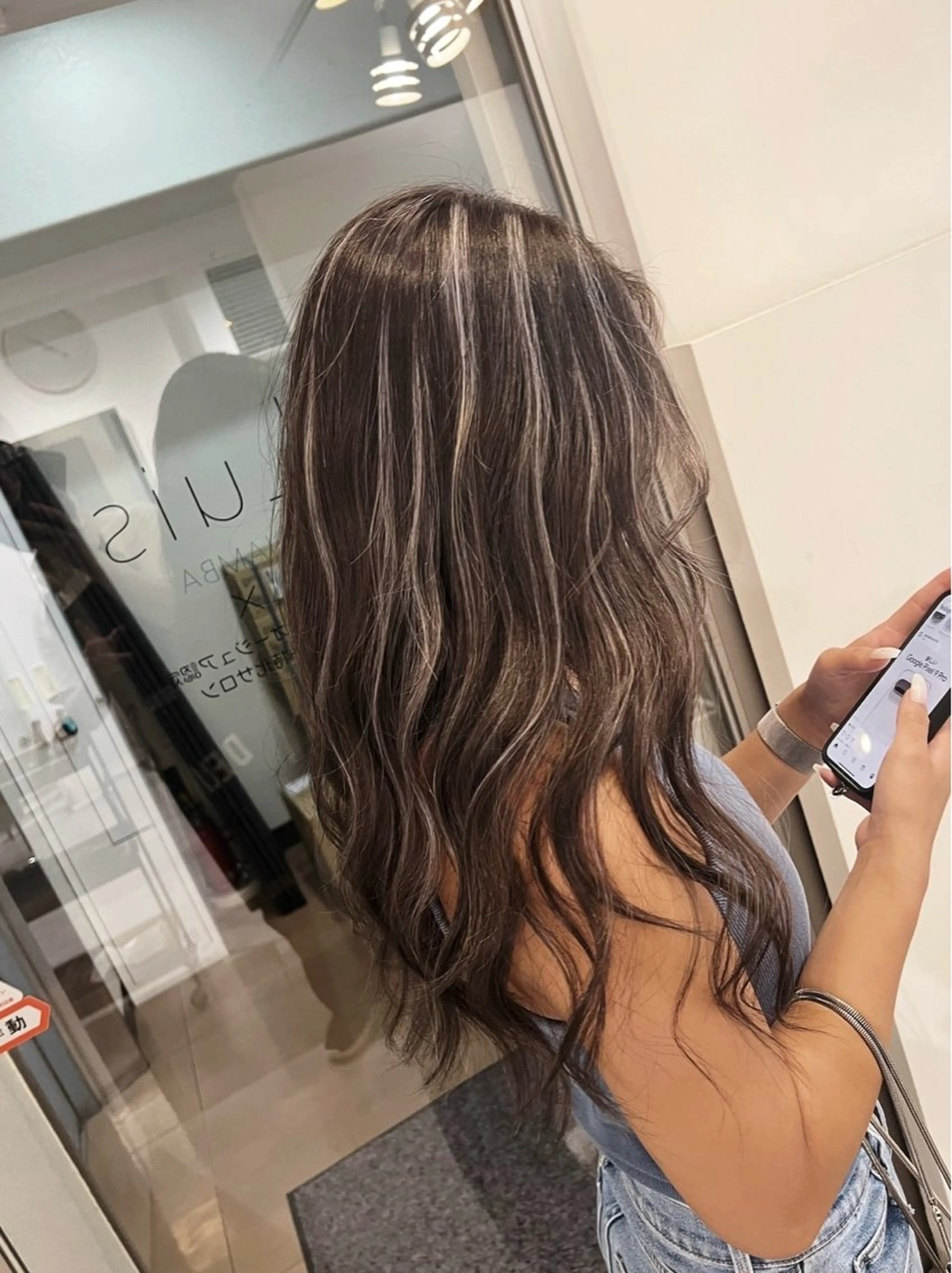 ロング カラー ダークグレー ダークグレージュ グレージュ ハイライトカラー ハイライト ヘアカラー トリートメント ROBIN所属・指名数No.1 /NAOYAのヘアスタイル