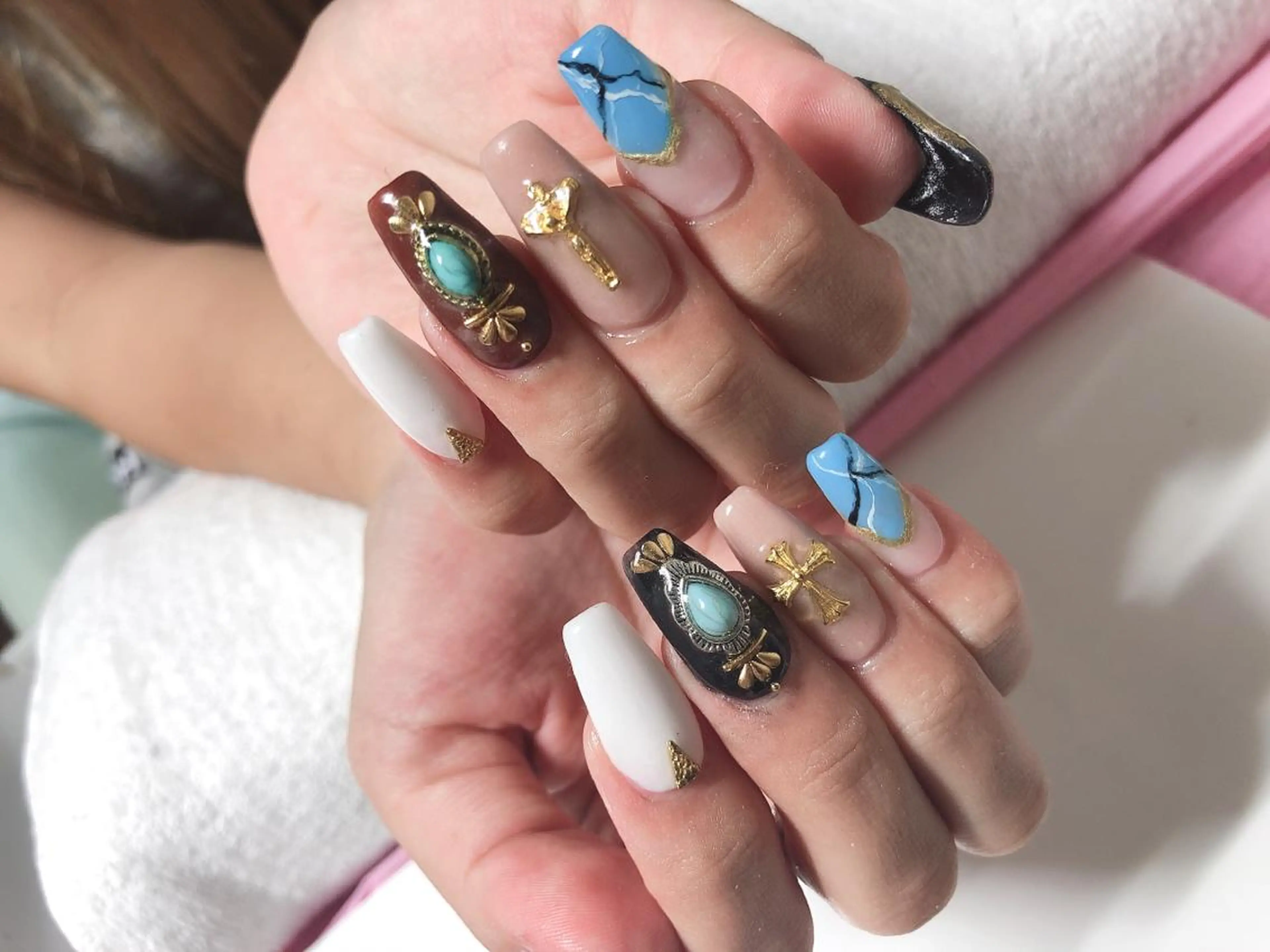 ミディアム ネイル アートネイル ストーンネイル ハンドネイル 《LB》ラブリエ Nail&eyeのマツエク・マツパデザイン
