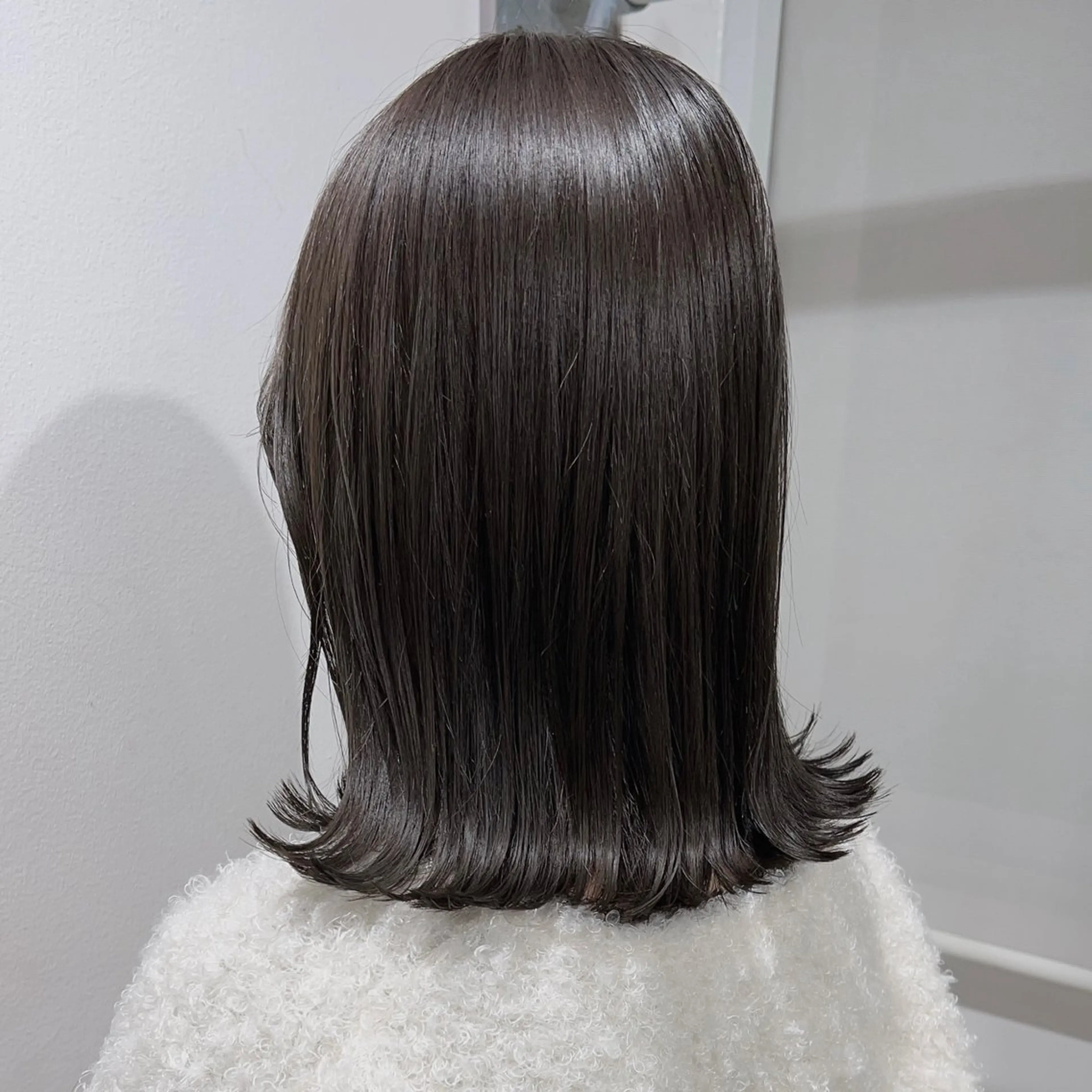 セミロング カラー カット ヘアカラー トリートメント 韓国レイヤー🕊️ 柔らかベージュ🧸のヘアスタイル