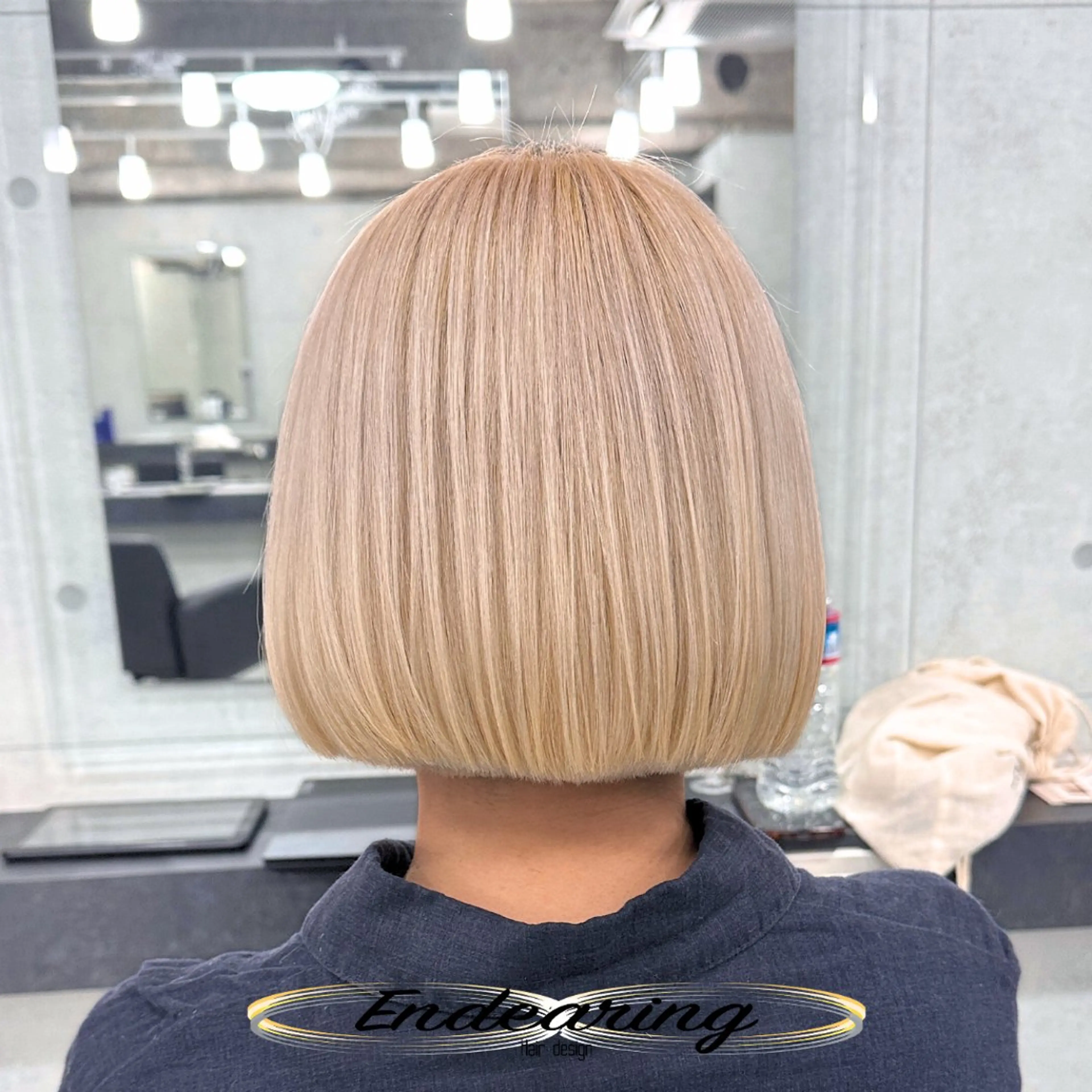 カラー ベージュカラー ブリーチ 透明感カラー ハイトーンカラー ボブ ヘアカラー Endearing 銀座/レイヤーカットのヘアスタイル