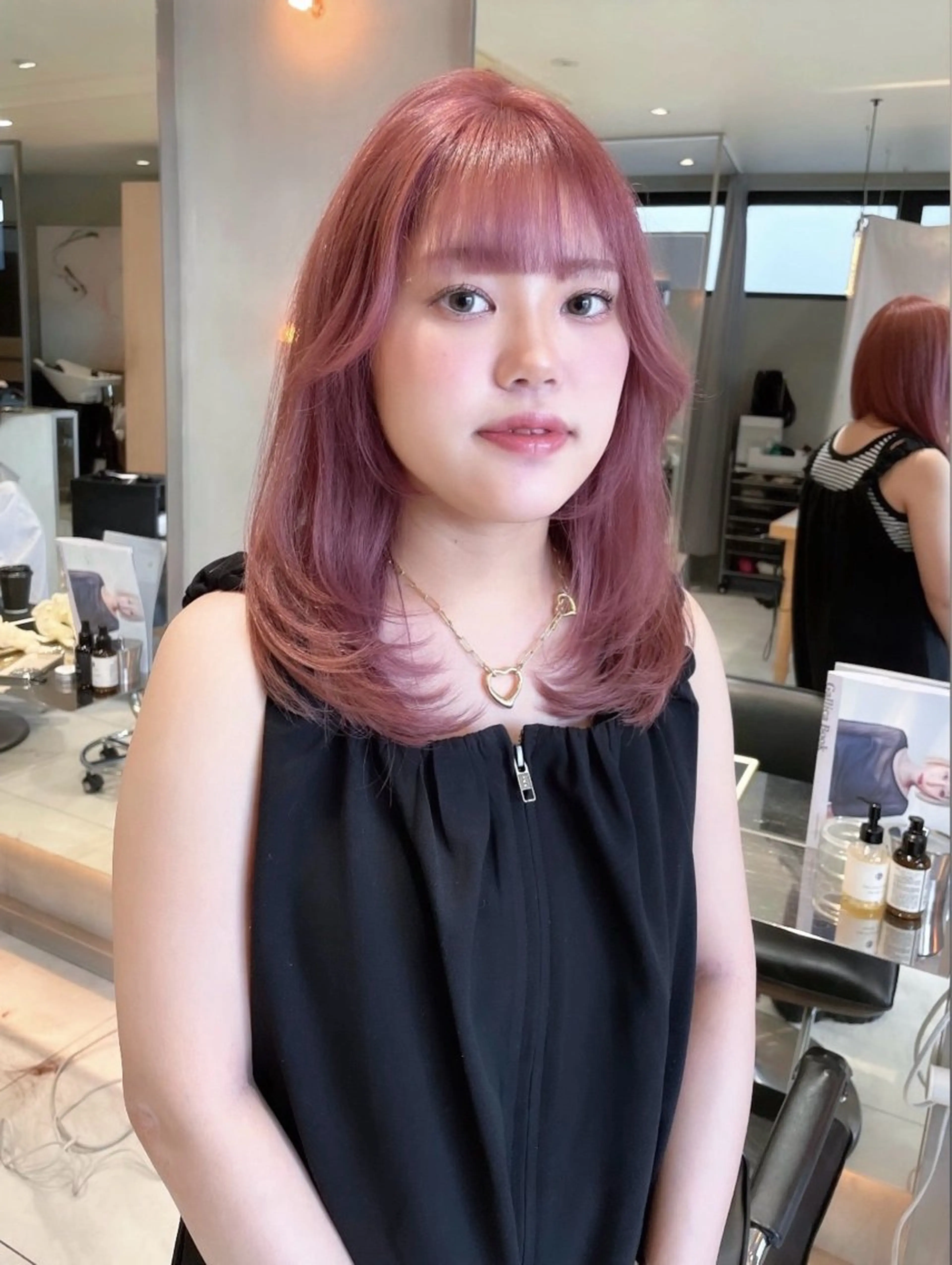 ミディアム カラー カット ヘアカラー ワンホン/韓国ヘア 🤍amiのヘアスタイル